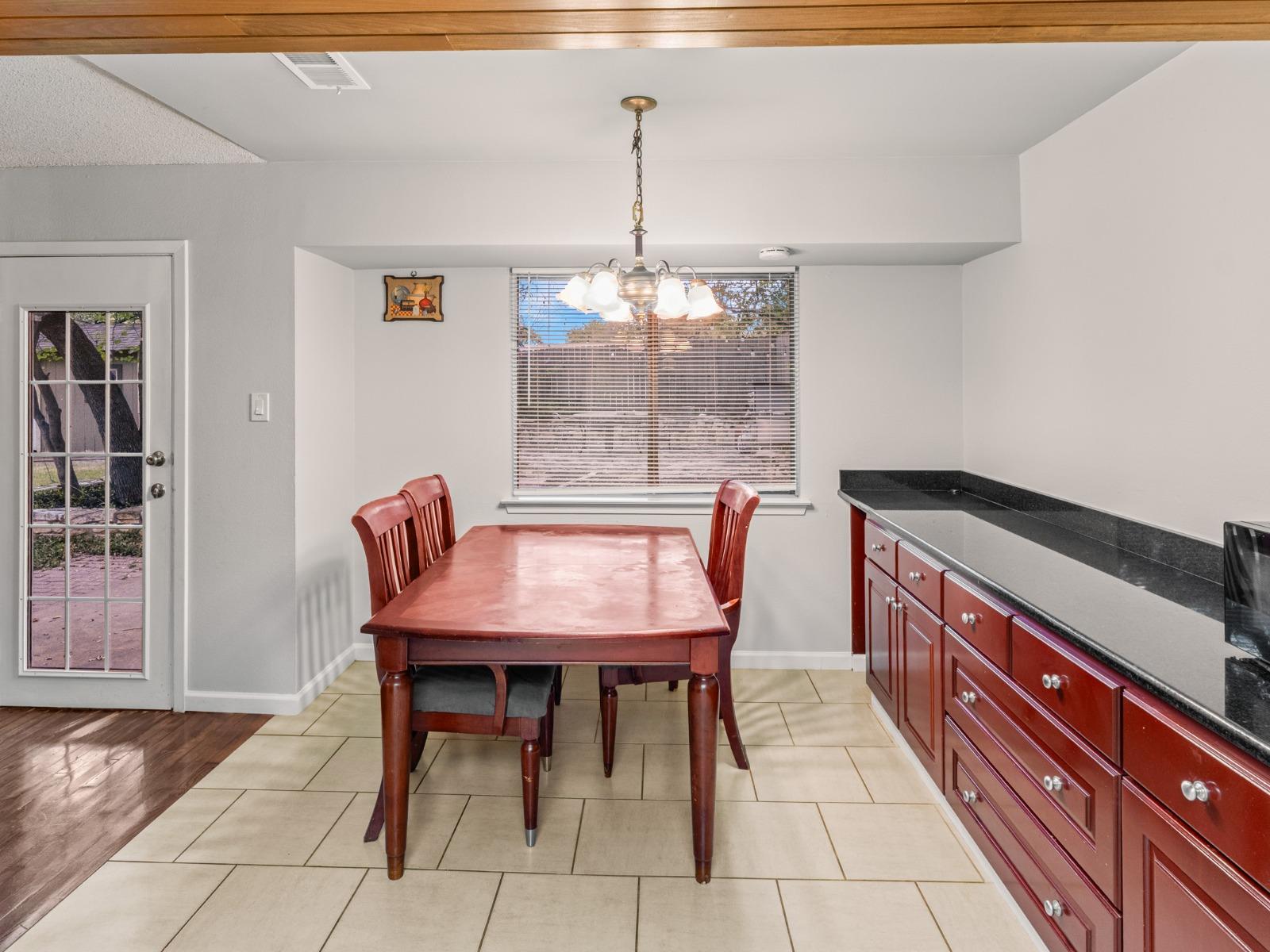404 MULBERRY DR — photo 5