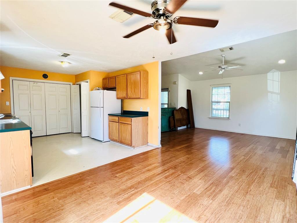 2105 Gillis Ave — photo 3