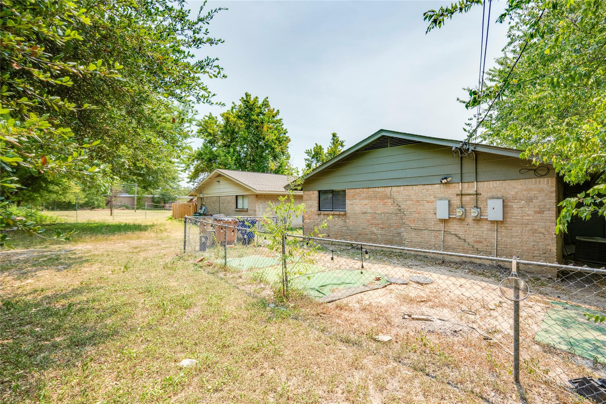 838 Meadows DR — photo 3
