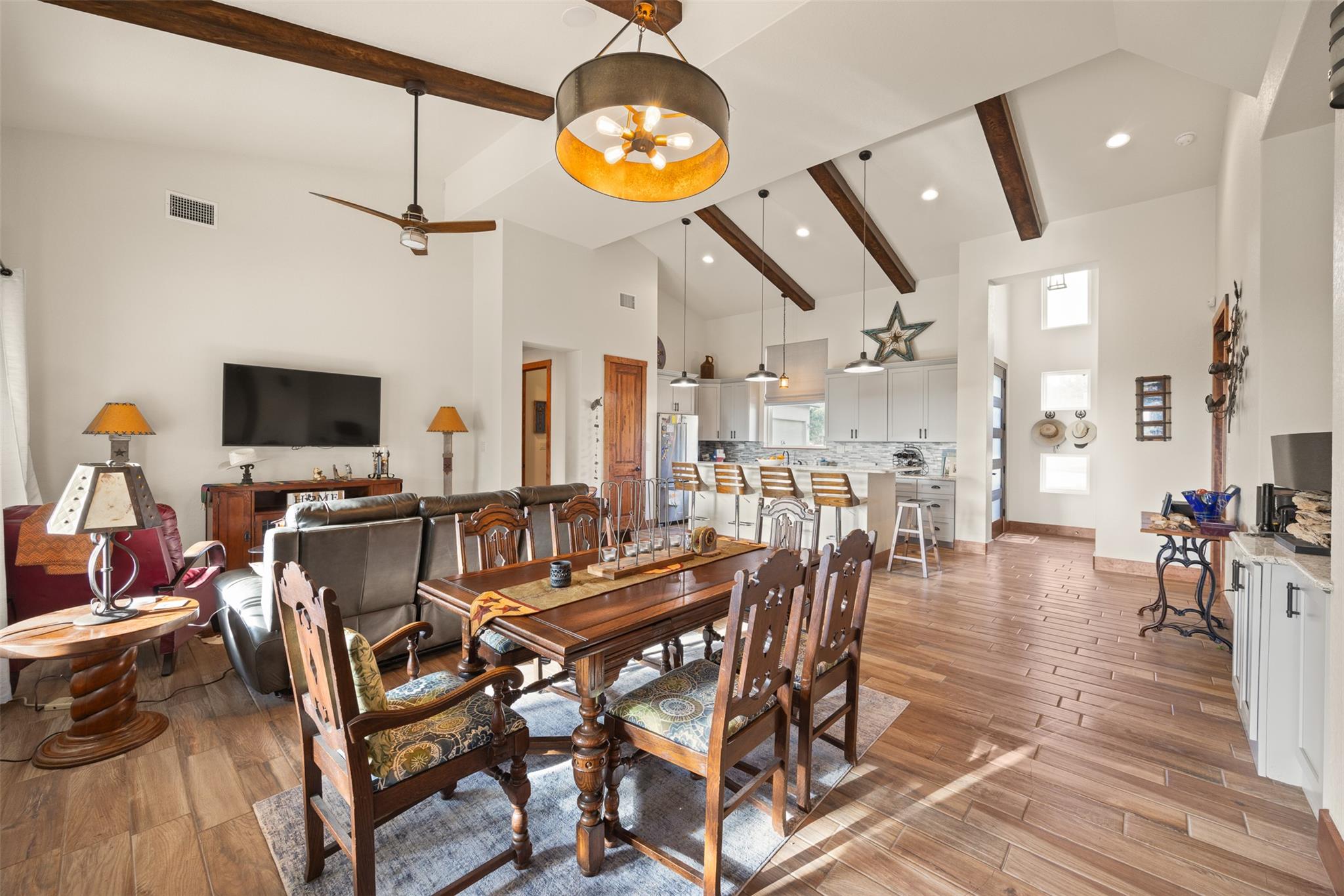 102 Leach LN — photo 4