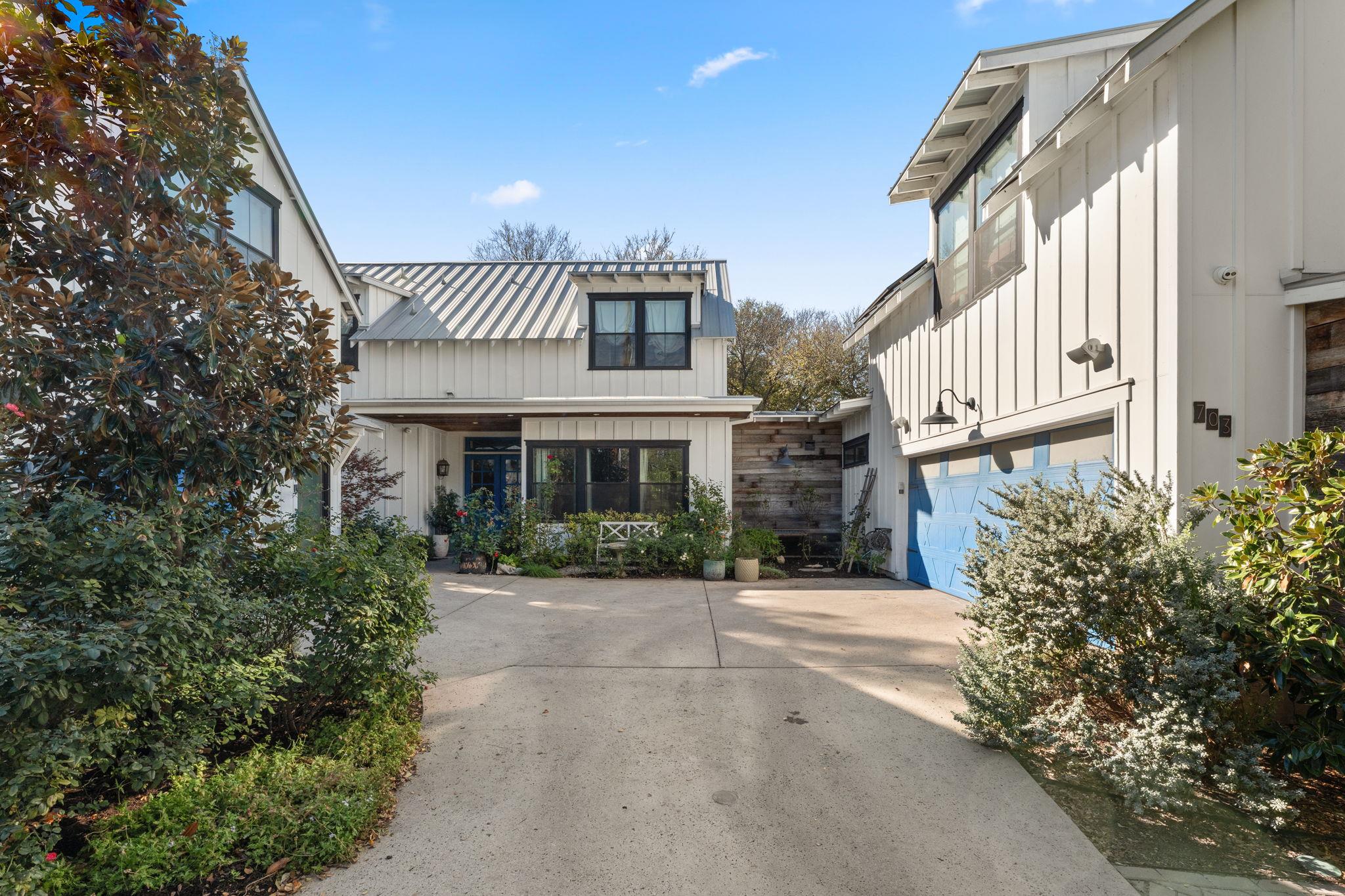 703 Live Oak ST — photo 3