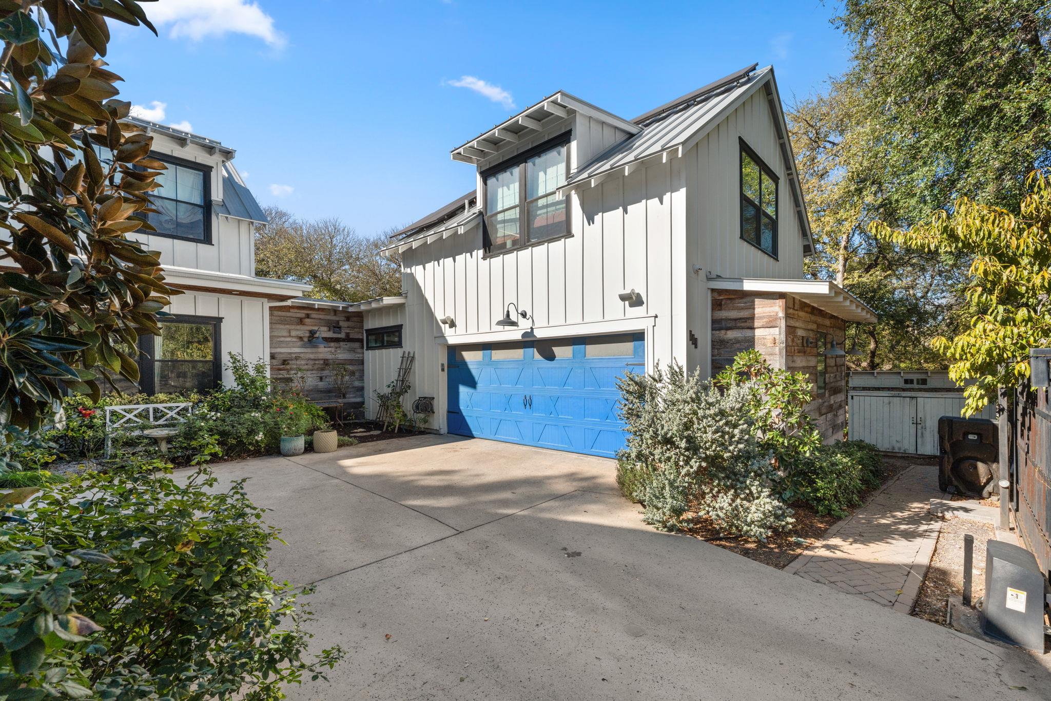 703 Live Oak ST — photo 4