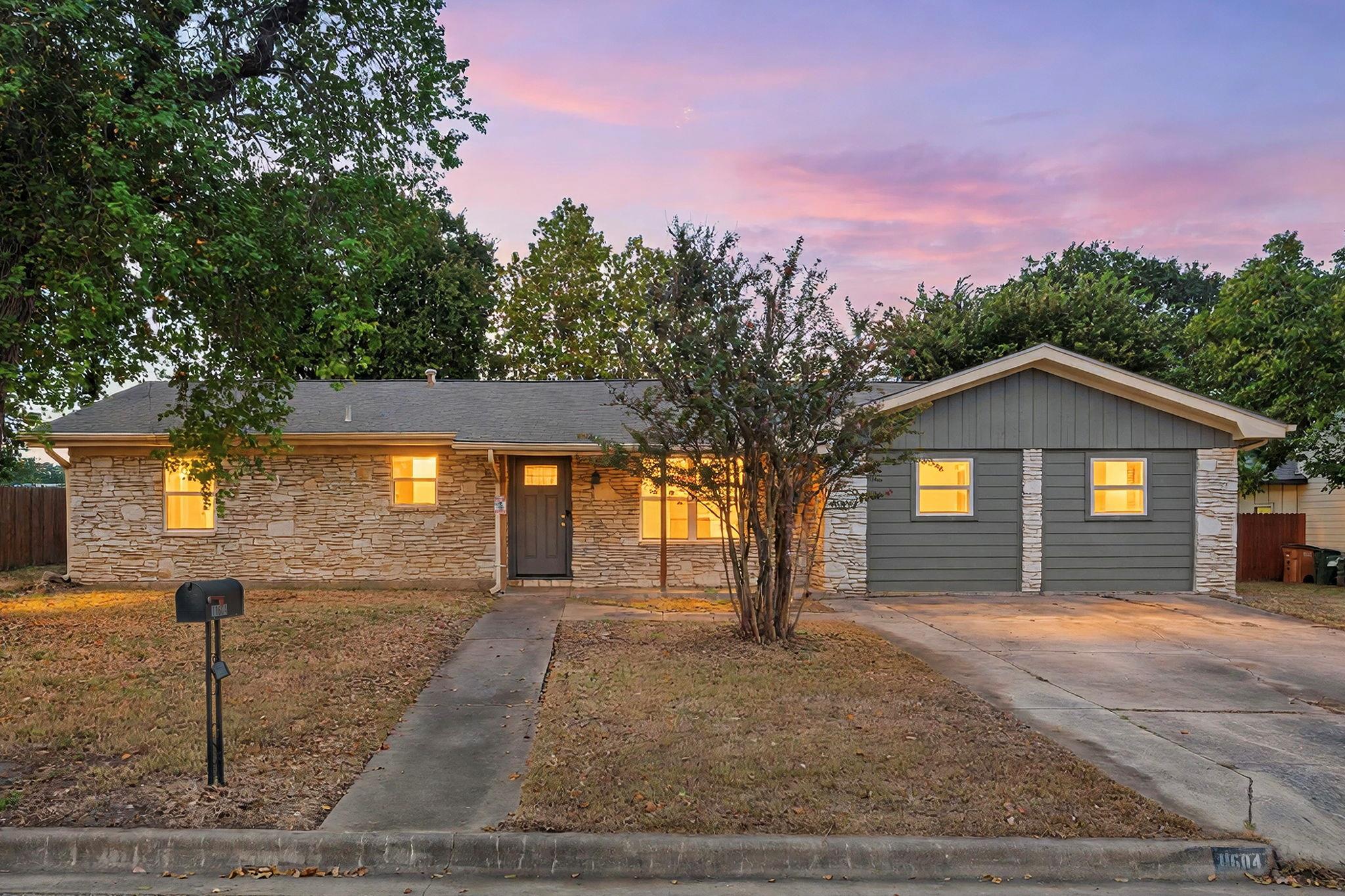 11604 Oaks DR