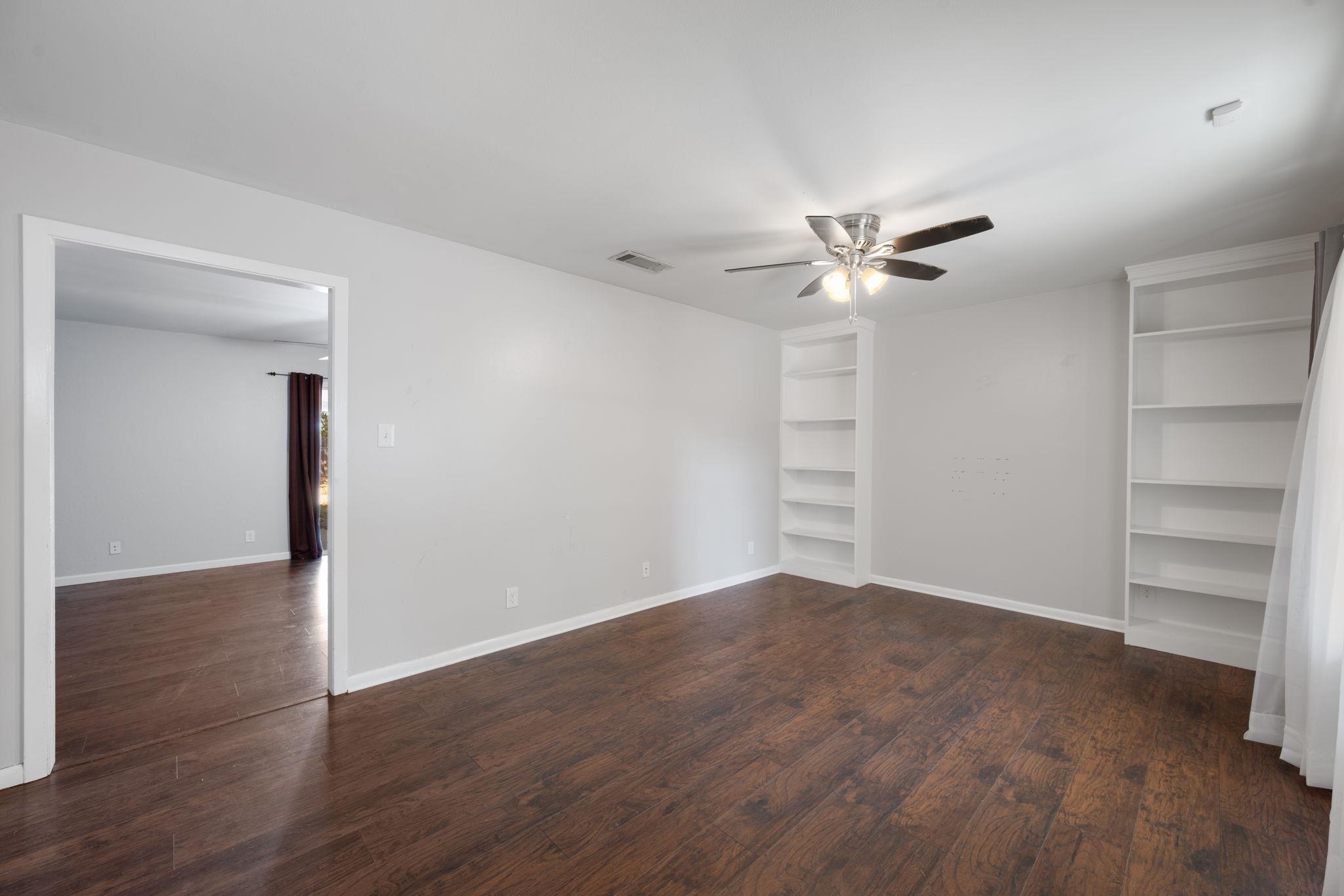 11604 Oaks DR — photo 3