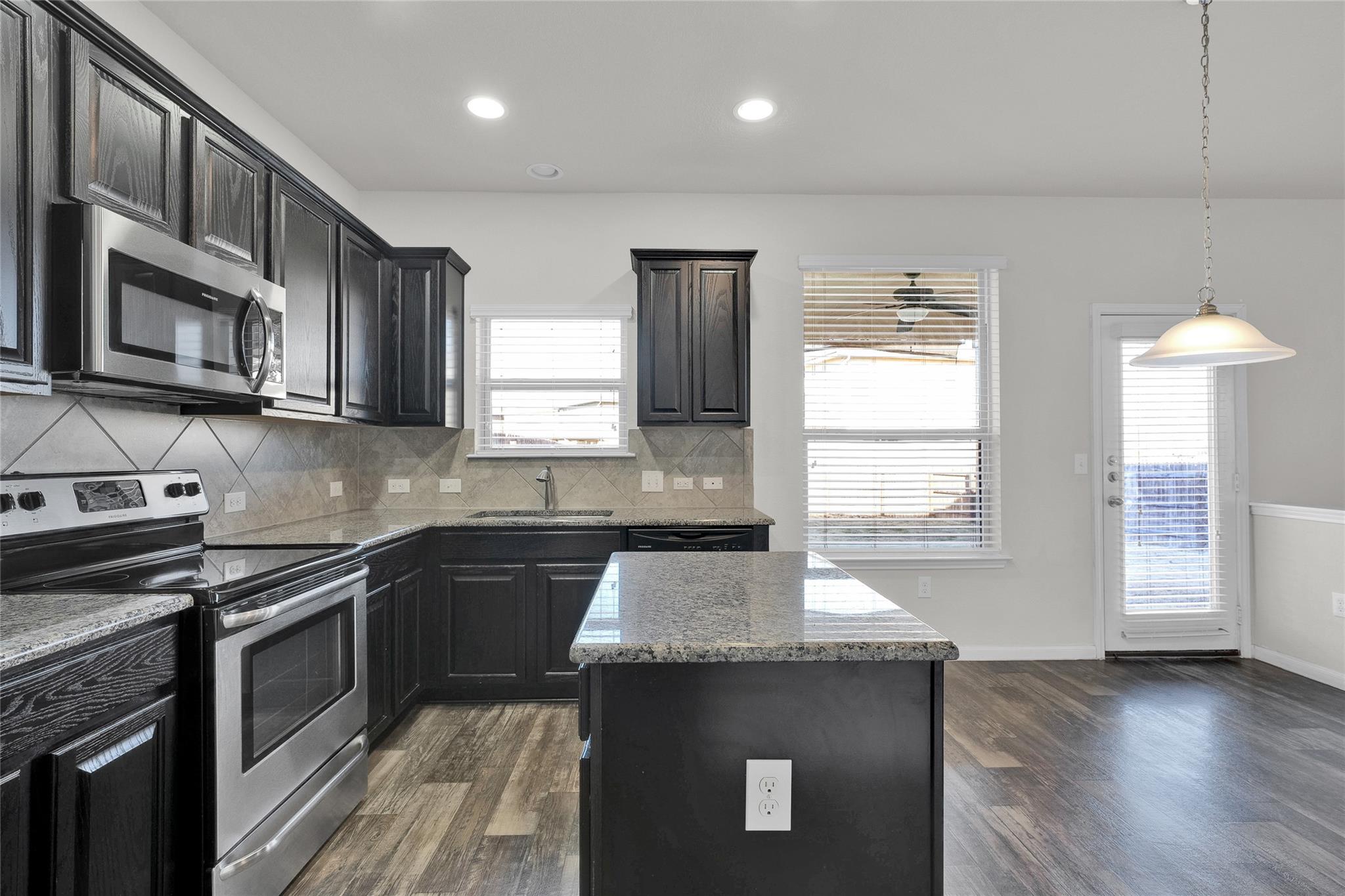 517 Pinnacle DR — photo 3