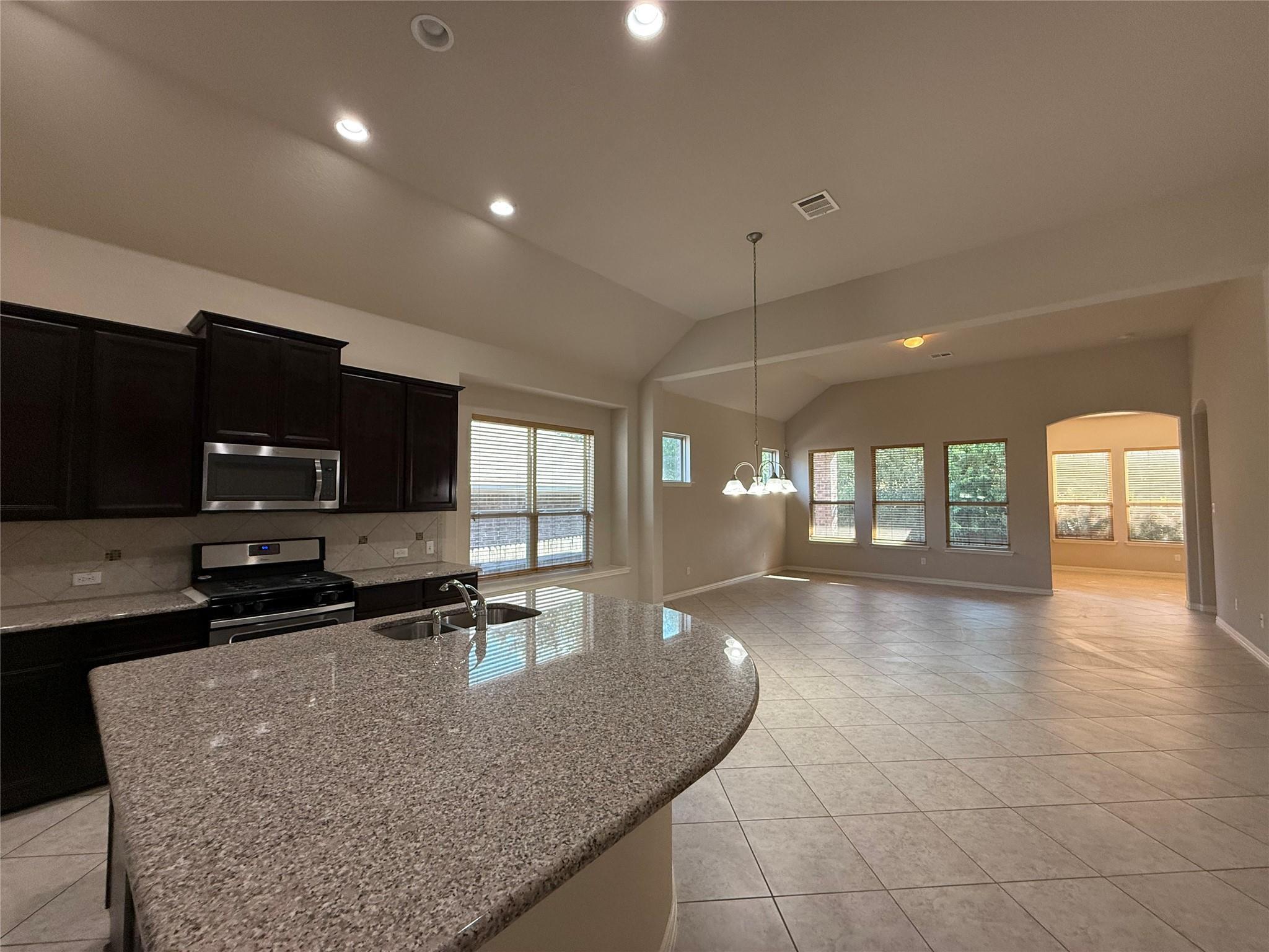 633 Peregrine WAY — photo 3