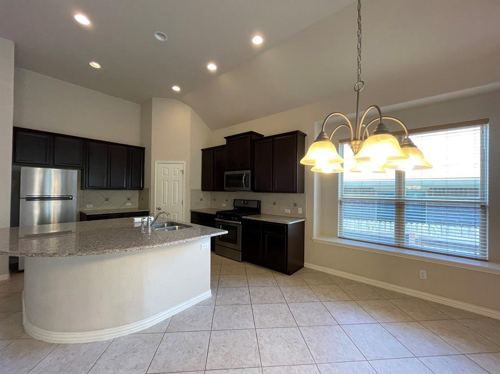 633 Peregrine WAY — photo 4