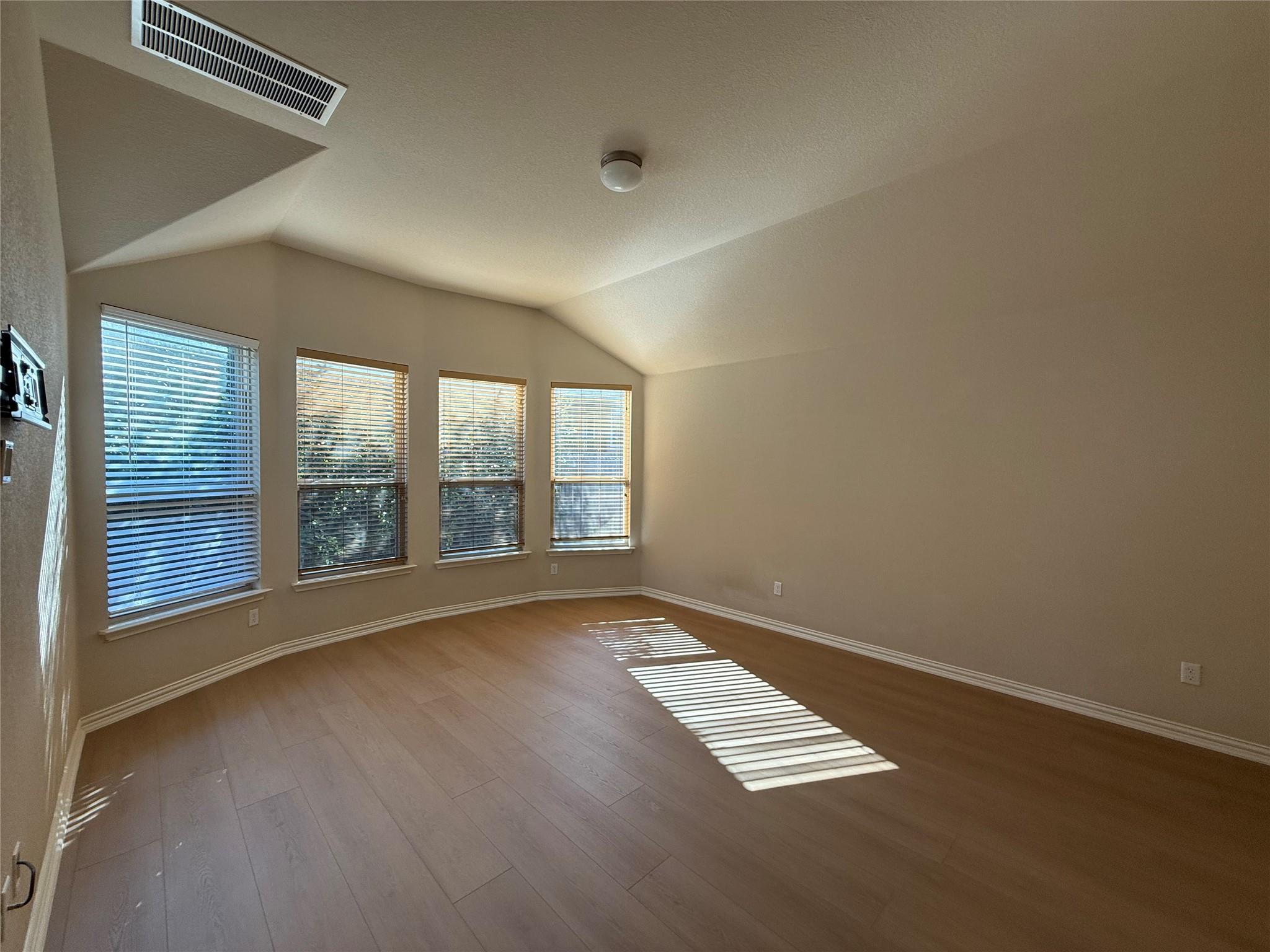 633 Peregrine WAY — photo 5