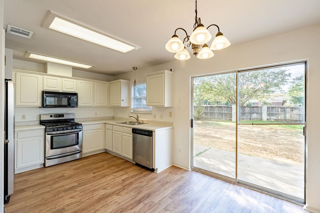 13505 Dulles Ave — photo 5
