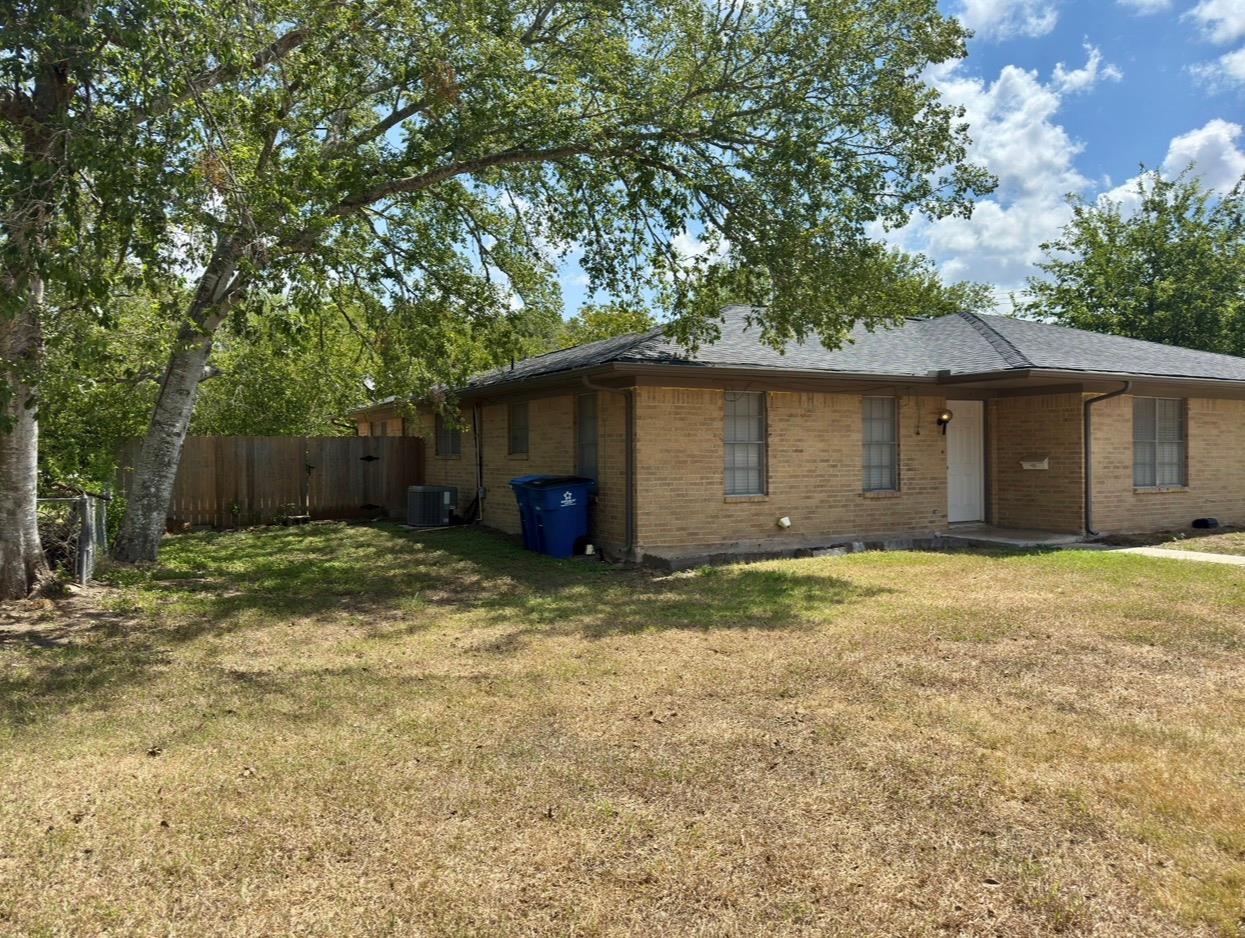 820 Blanco ST #B — photo 3