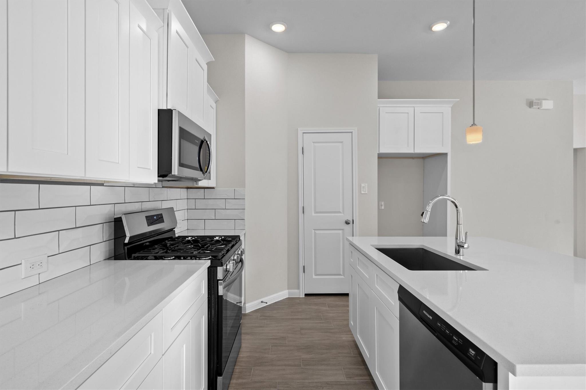 417 Stellar Wind DR — photo 5