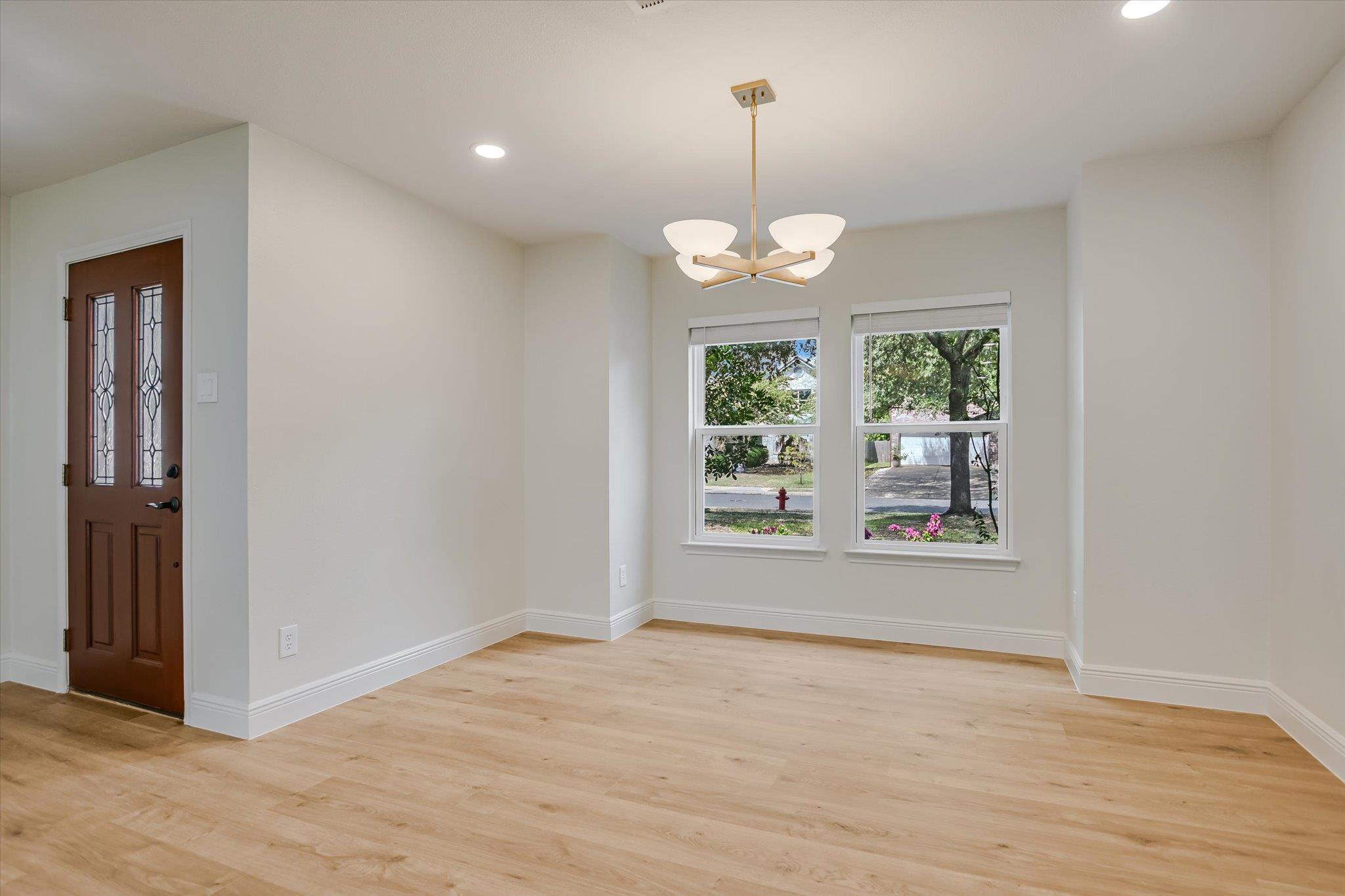 2116 Milan DR — photo 3