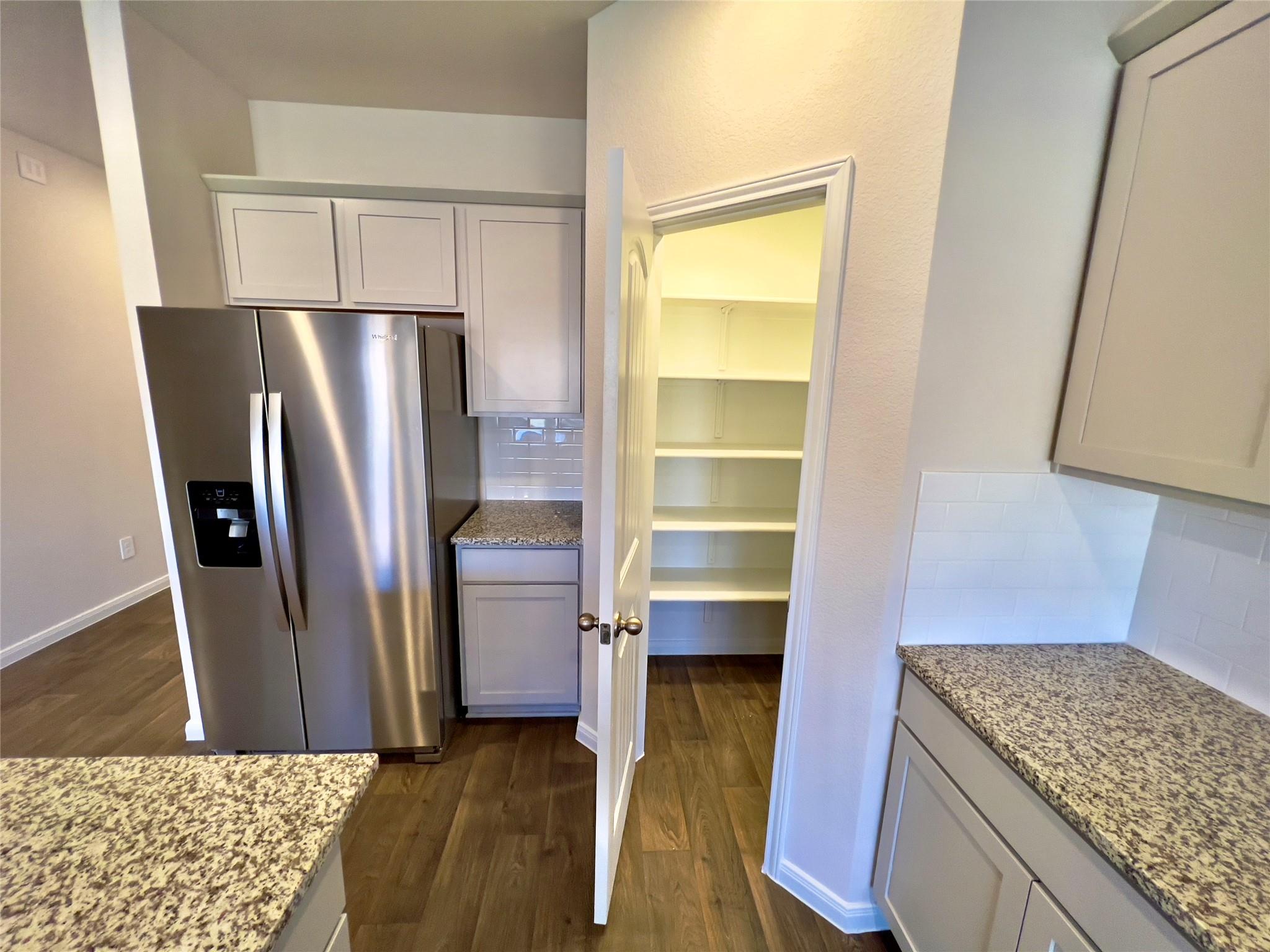 305 Darwin PL — photo 3