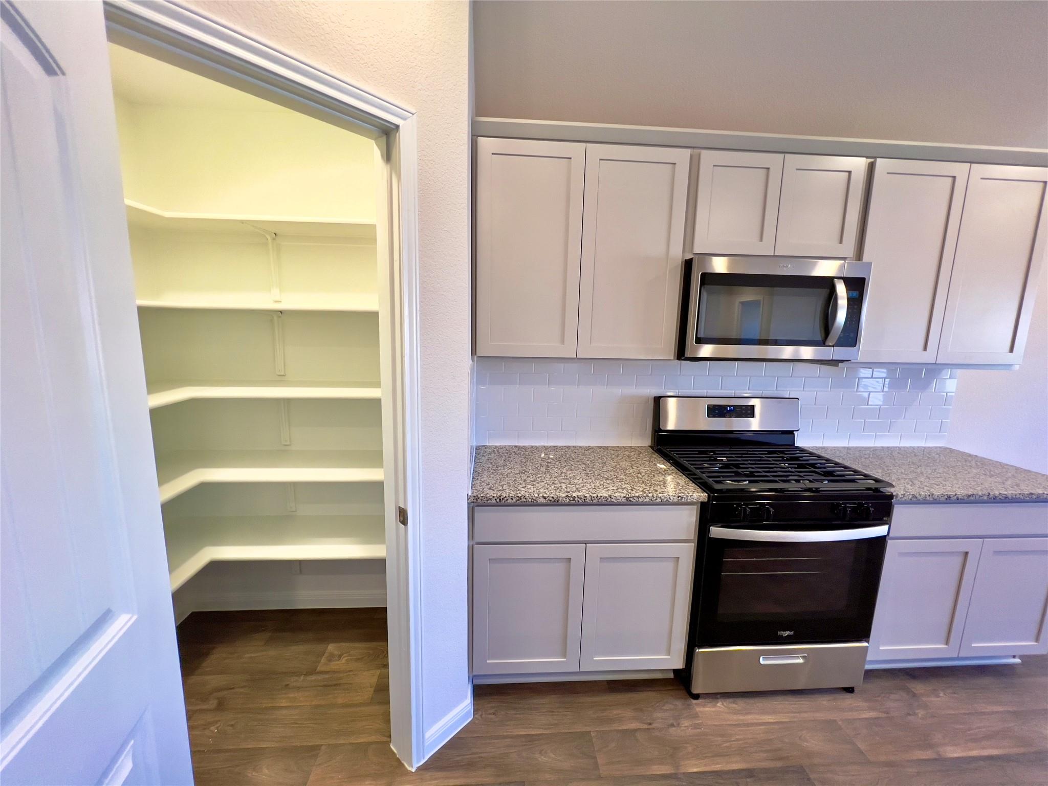 305 Darwin PL — photo 4