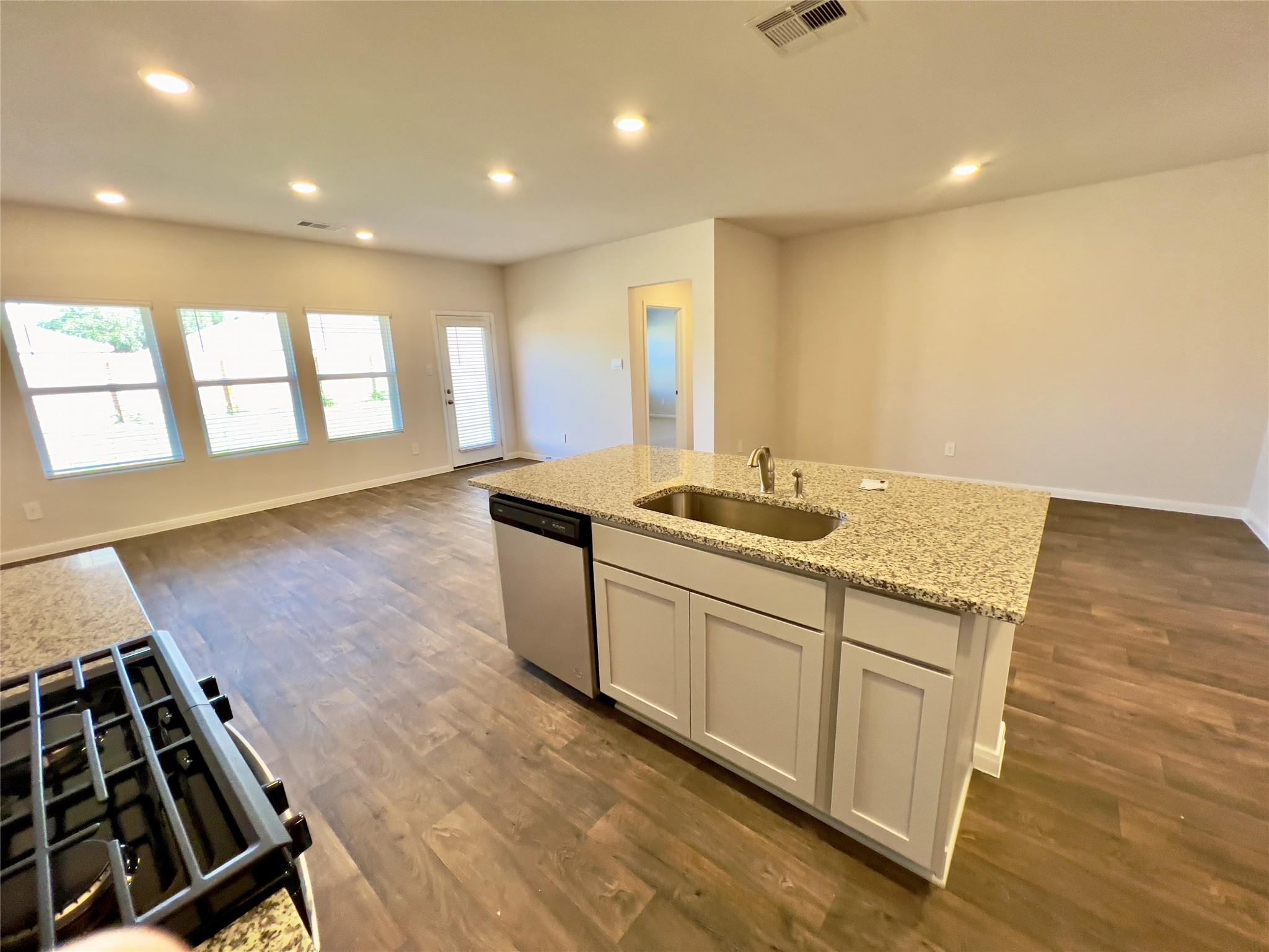 305 Darwin PL — photo 5