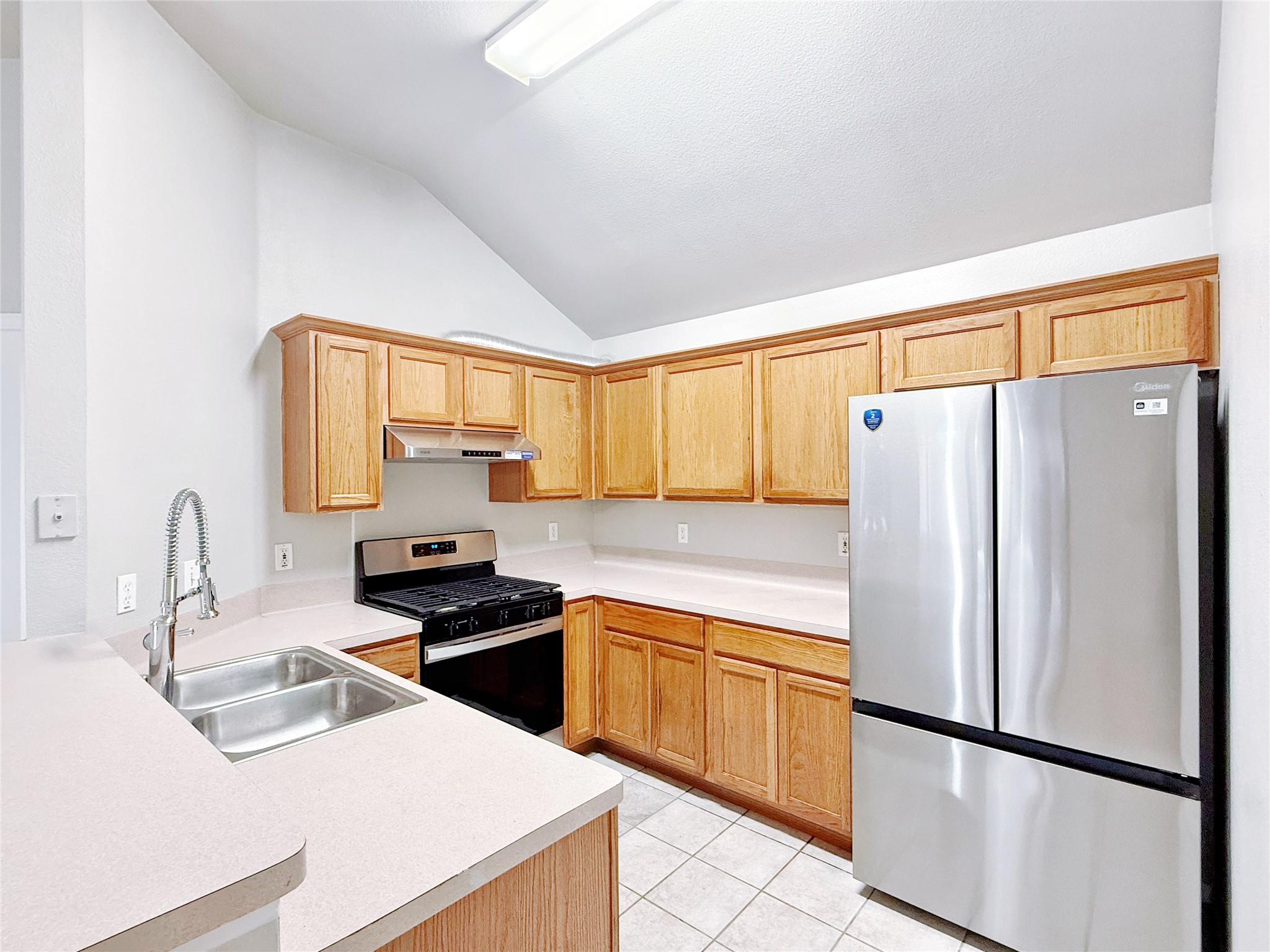 1581 Parkfield CIR — photo 5