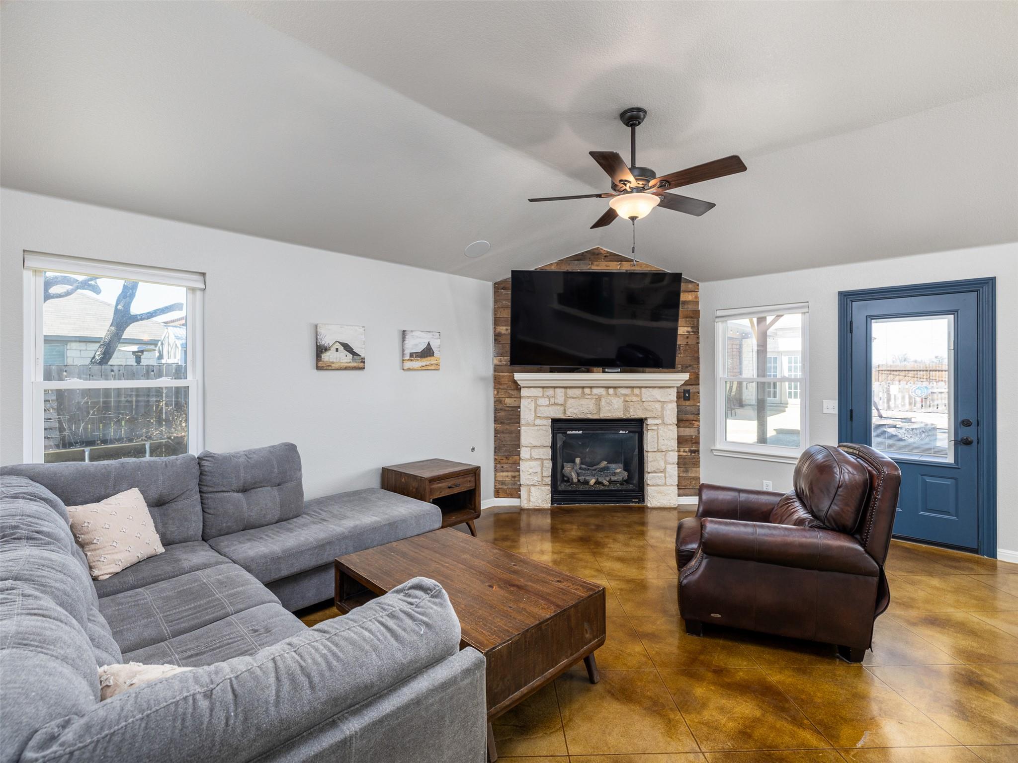 208 Buffalo PASS — photo 4