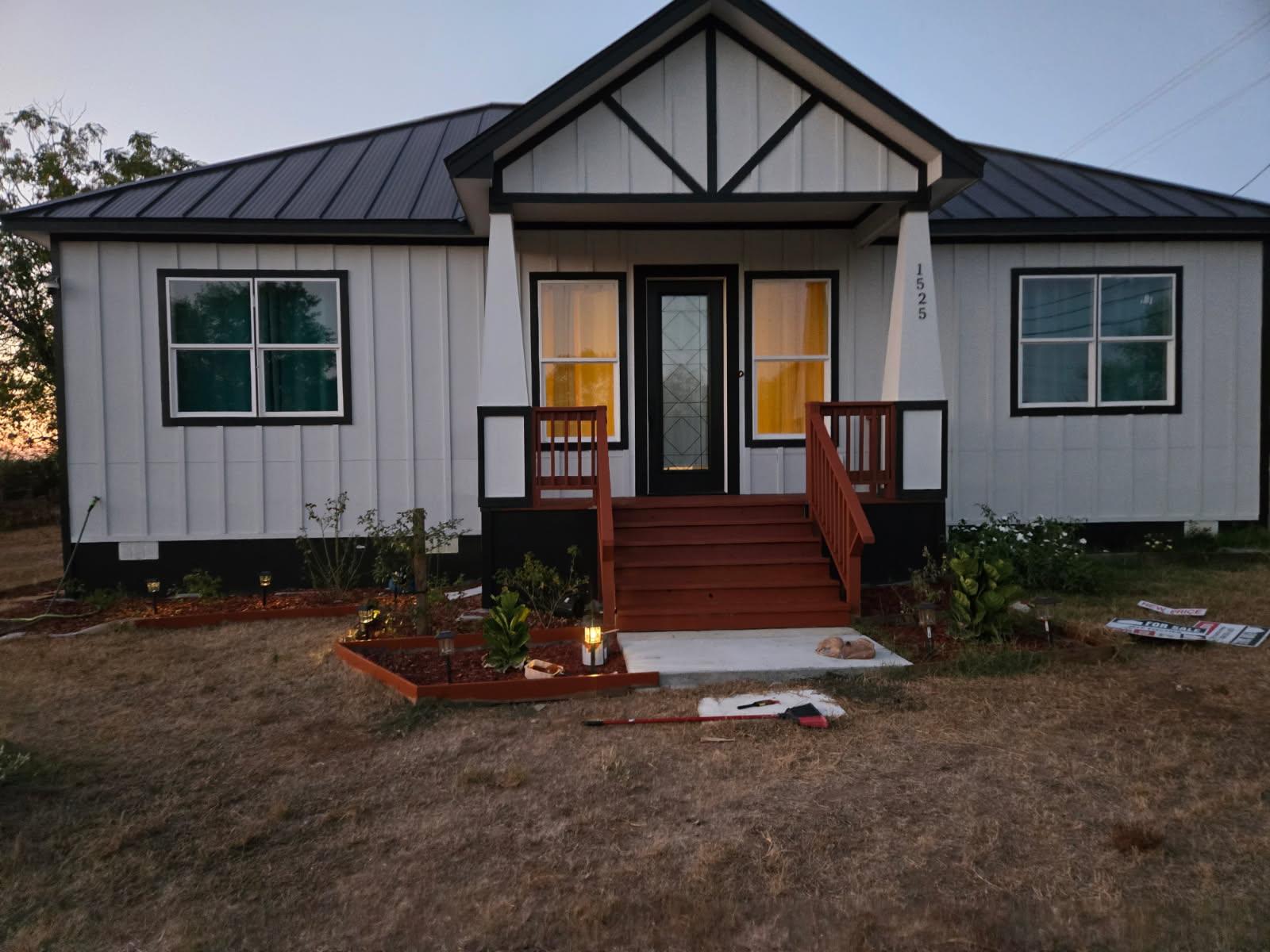 1525 Waco ST — photo 3