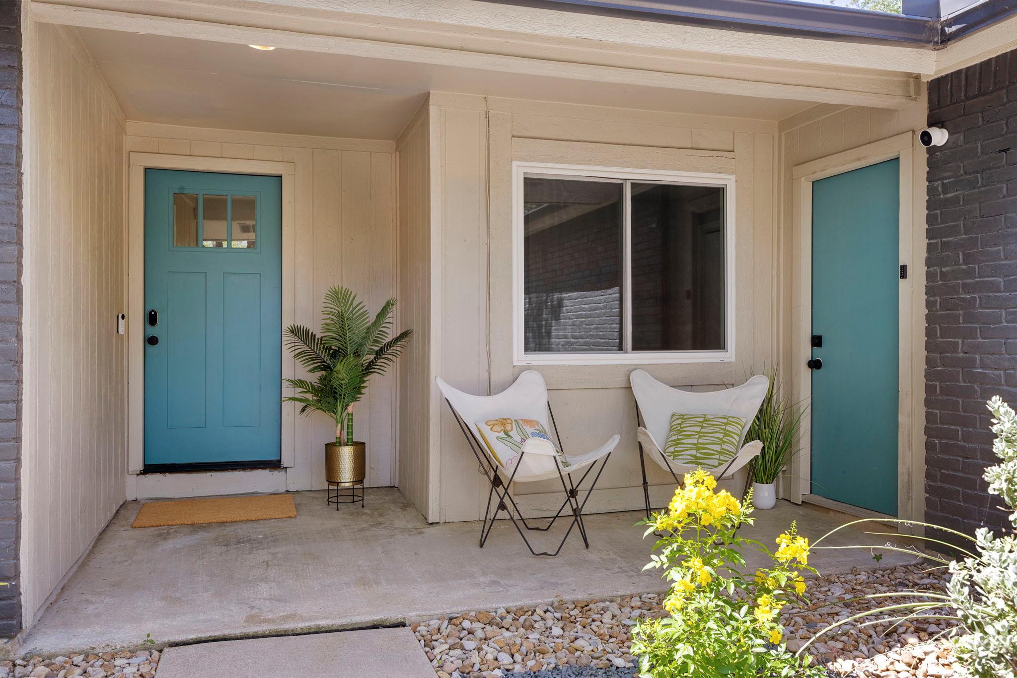 1115 Echo LN — photo 3