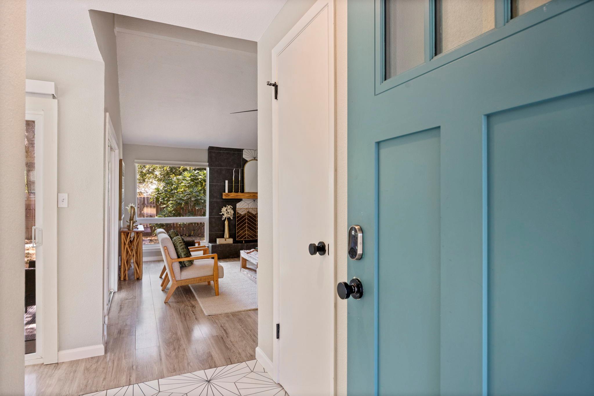 1115 Echo LN — photo 4