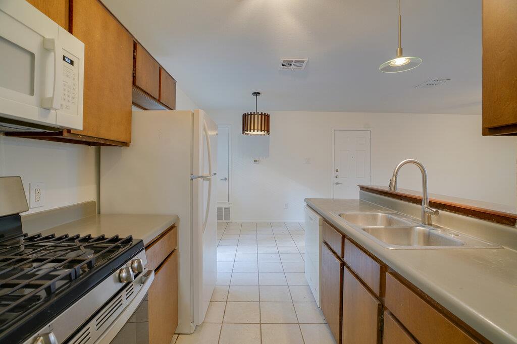 7100 Barnsdale WAY — photo 3