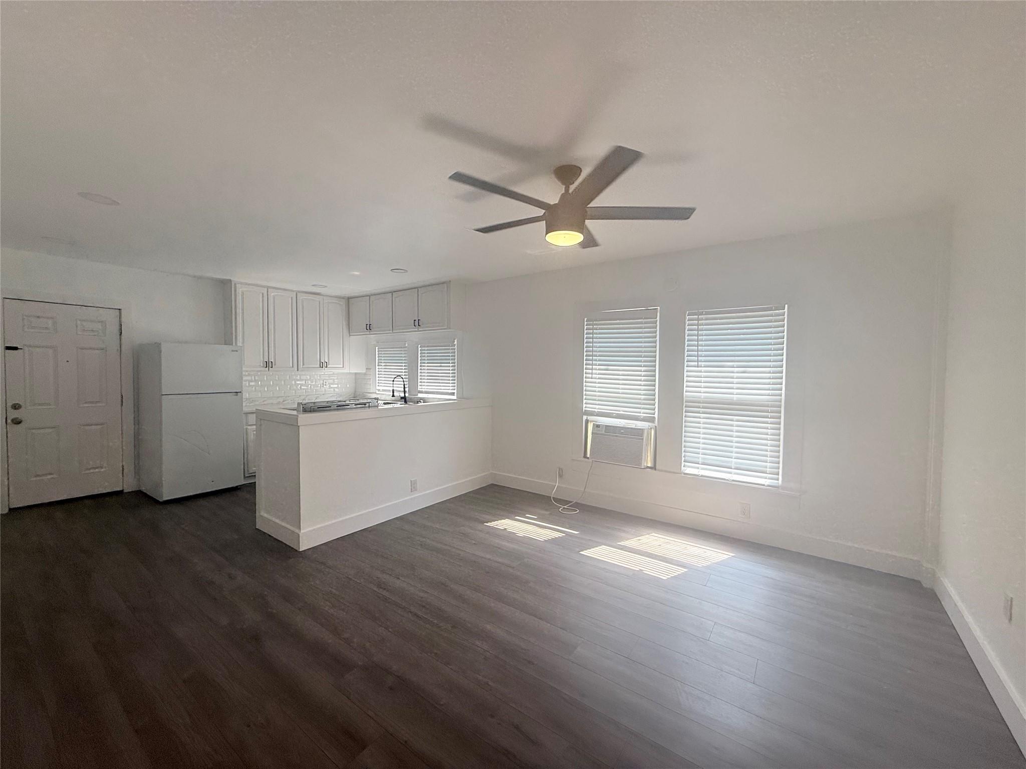 126 Smith LN #E — photo 4