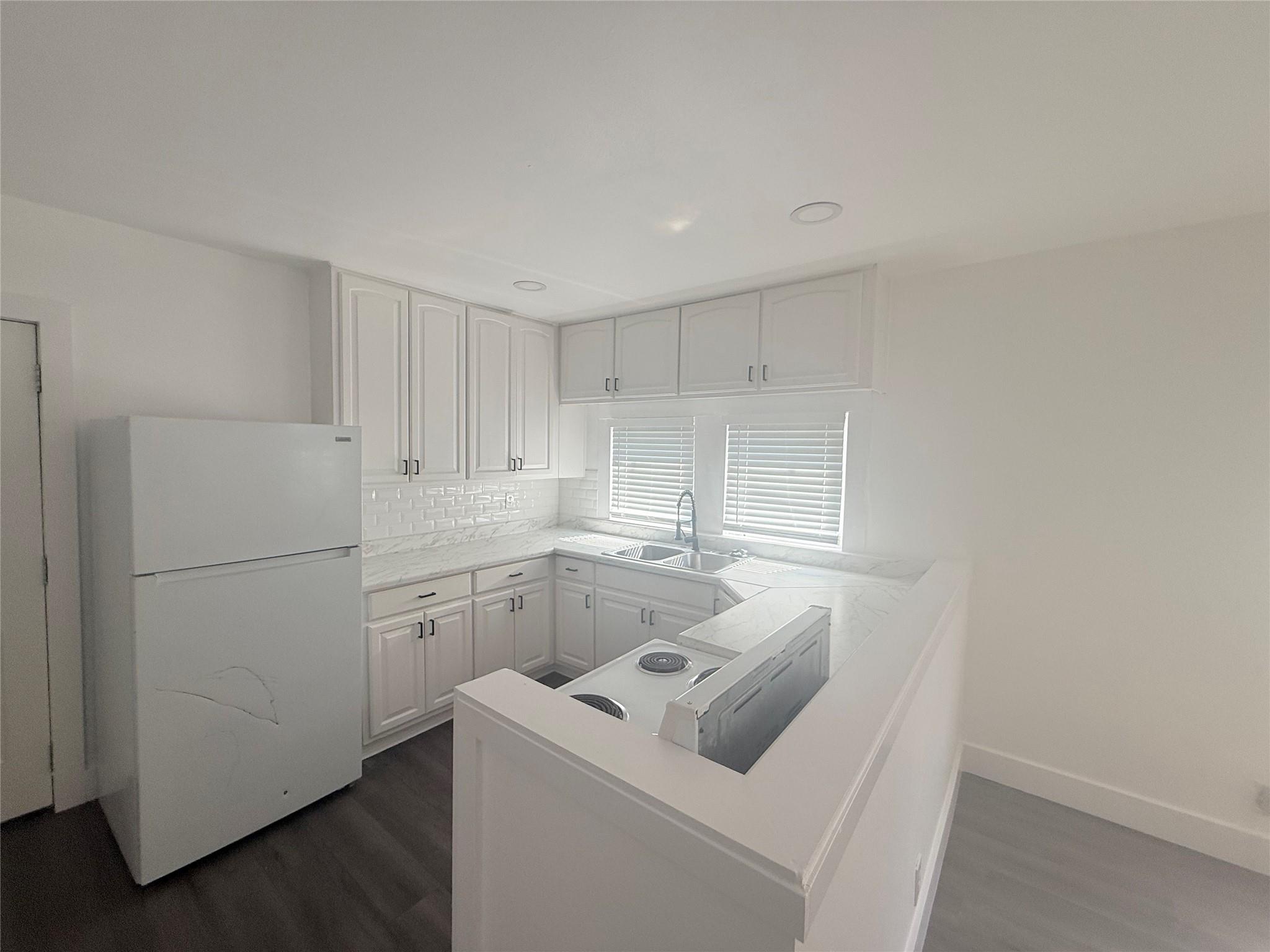 126 Smith LN #E — photo 5