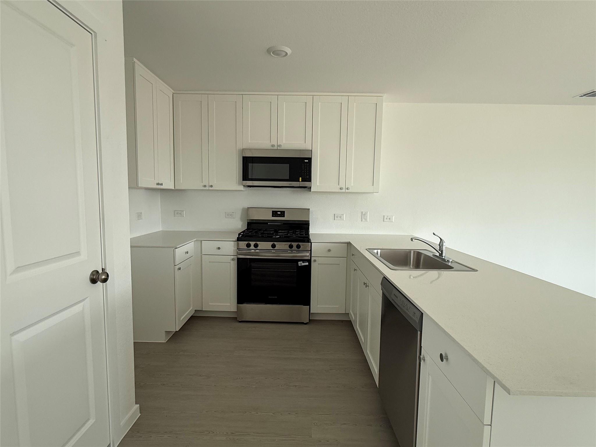 785 Whoopers LOOP — photo 3
