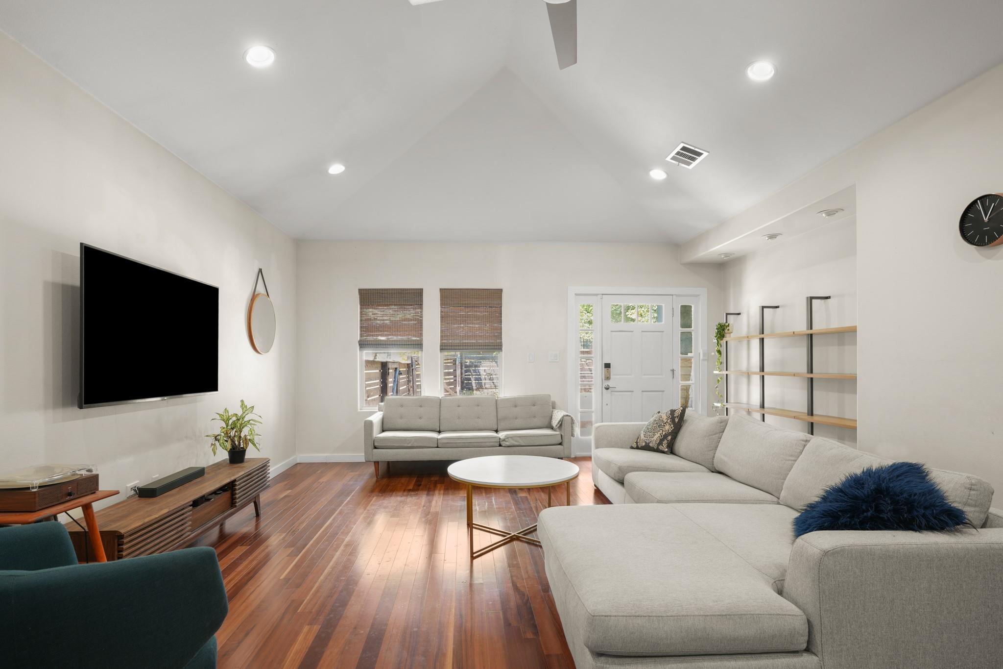 2501 Del Curto RD — photo 5