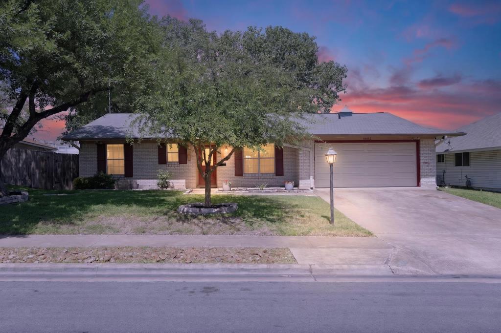 8602 Colonial DR