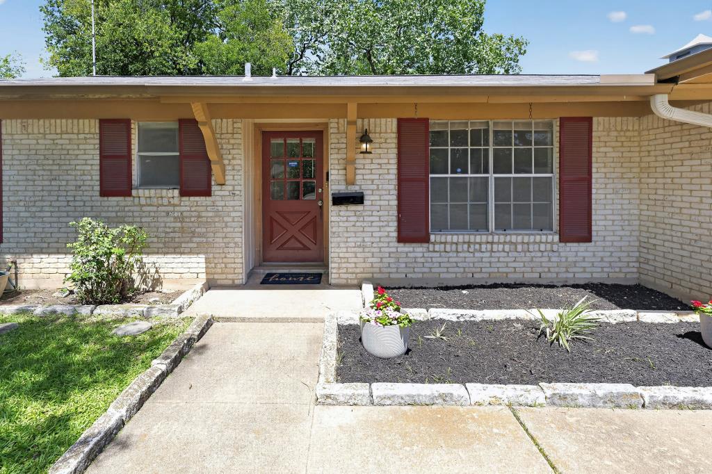 8602 Colonial DR — photo 3