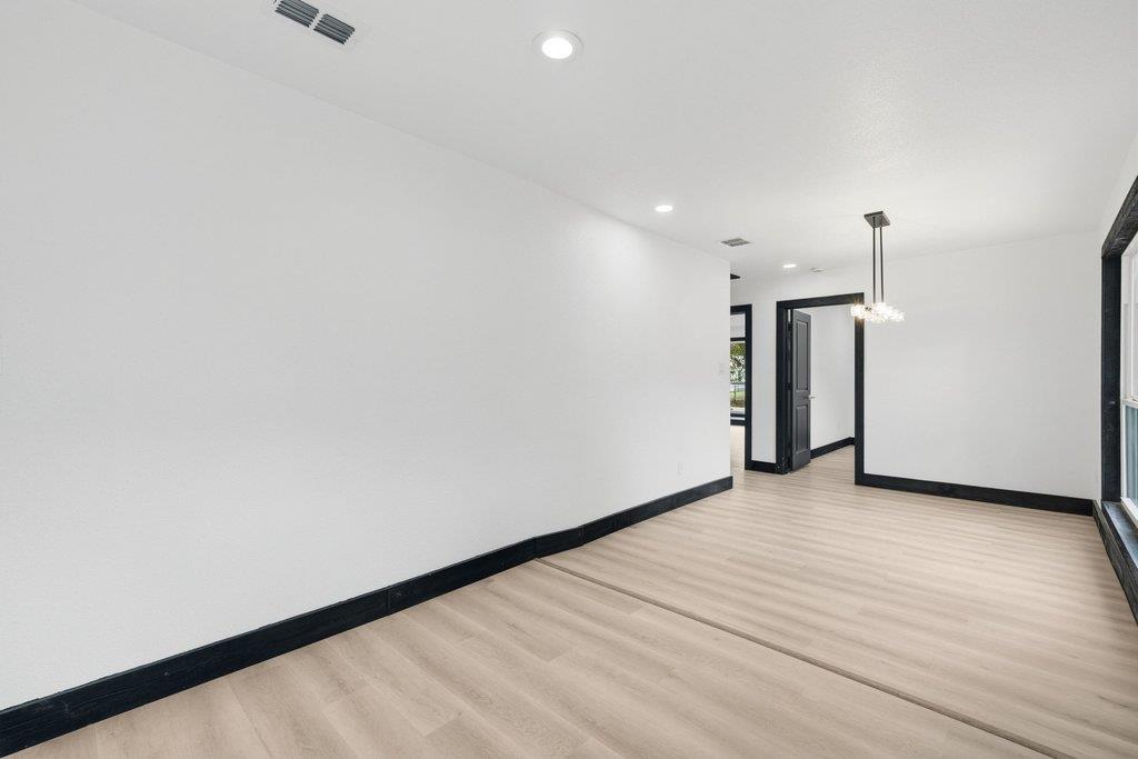 606 Barbara DR — photo 4