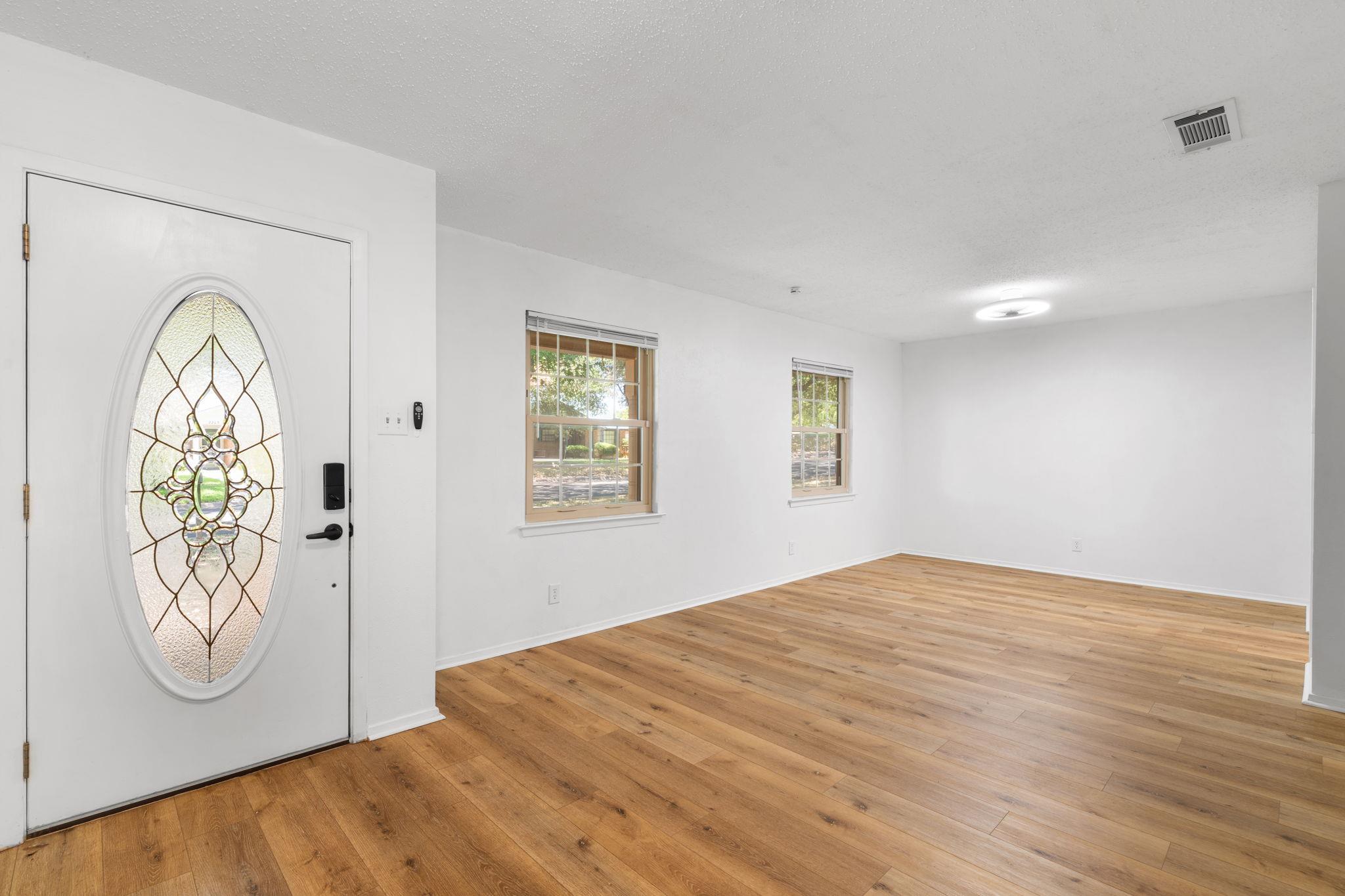 2202 Winchester DR — photo 3