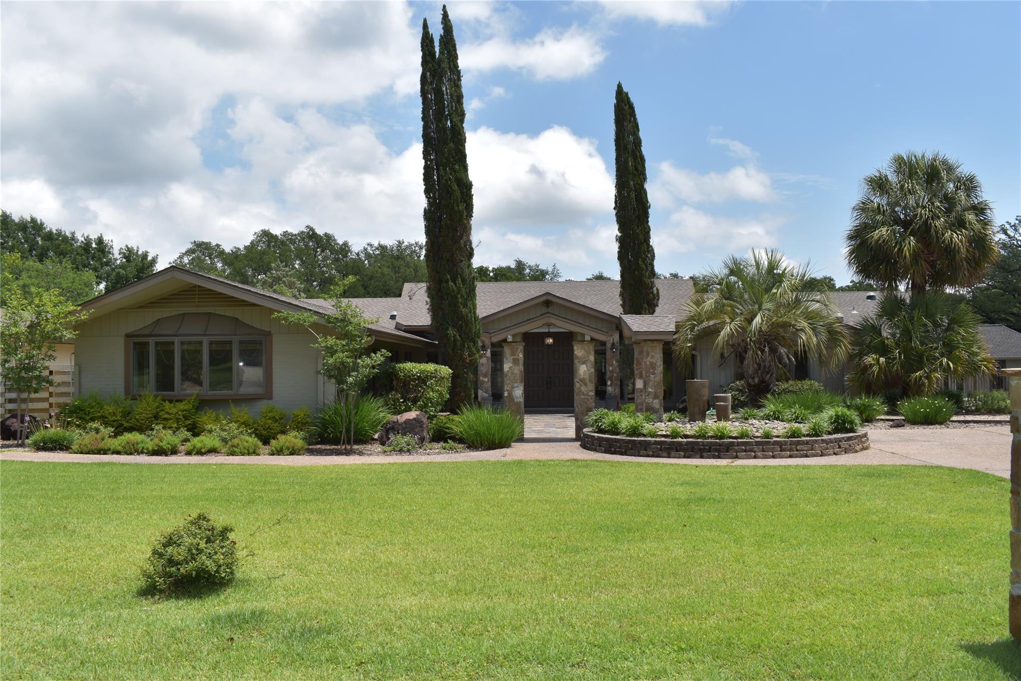 311 Oleander DR — photo 5