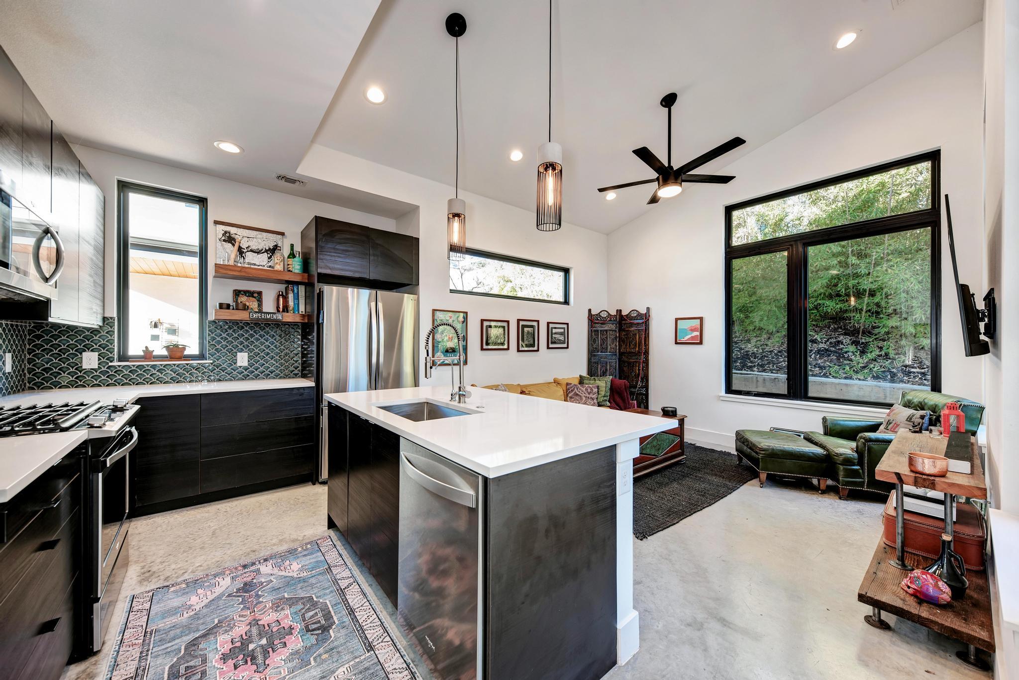 1205 Deloney ST #B — photo 3