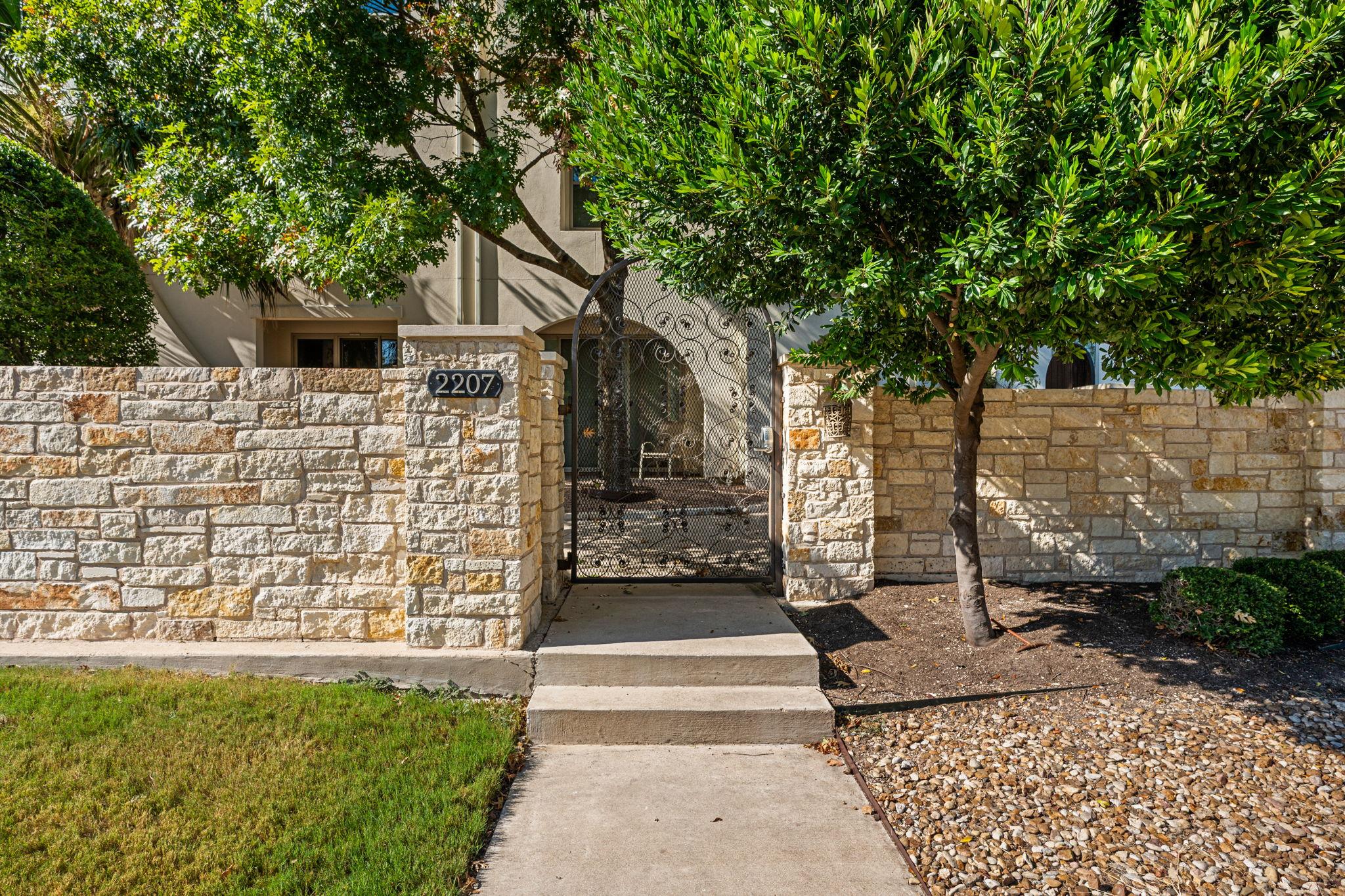 2207 Pasadena DR #10 — photo 4