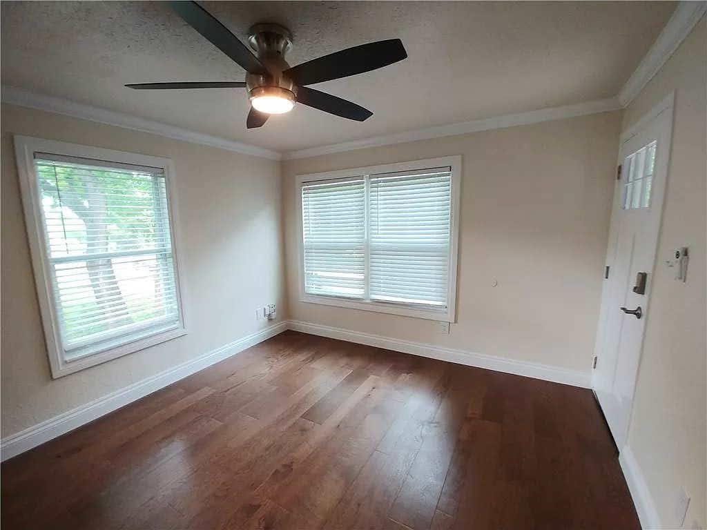 1705 Singleton Ave — photo 4