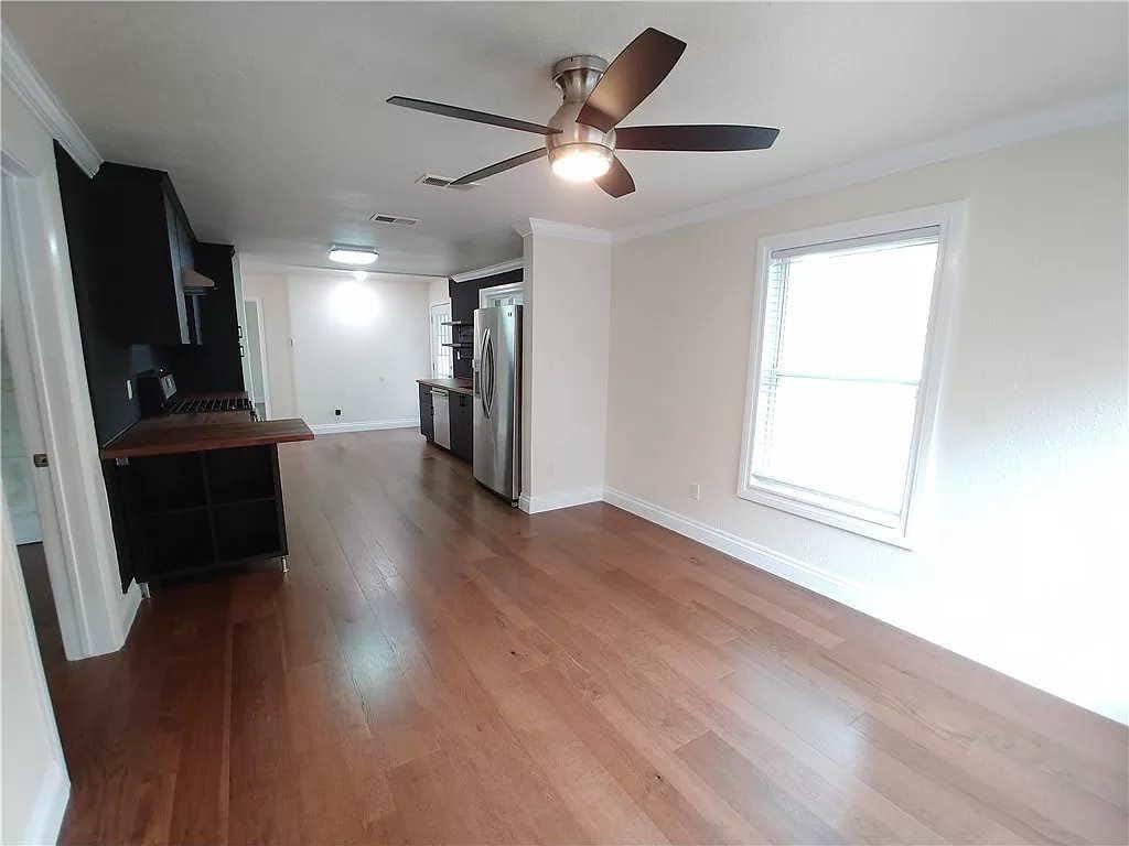 1705 Singleton Ave — photo 5