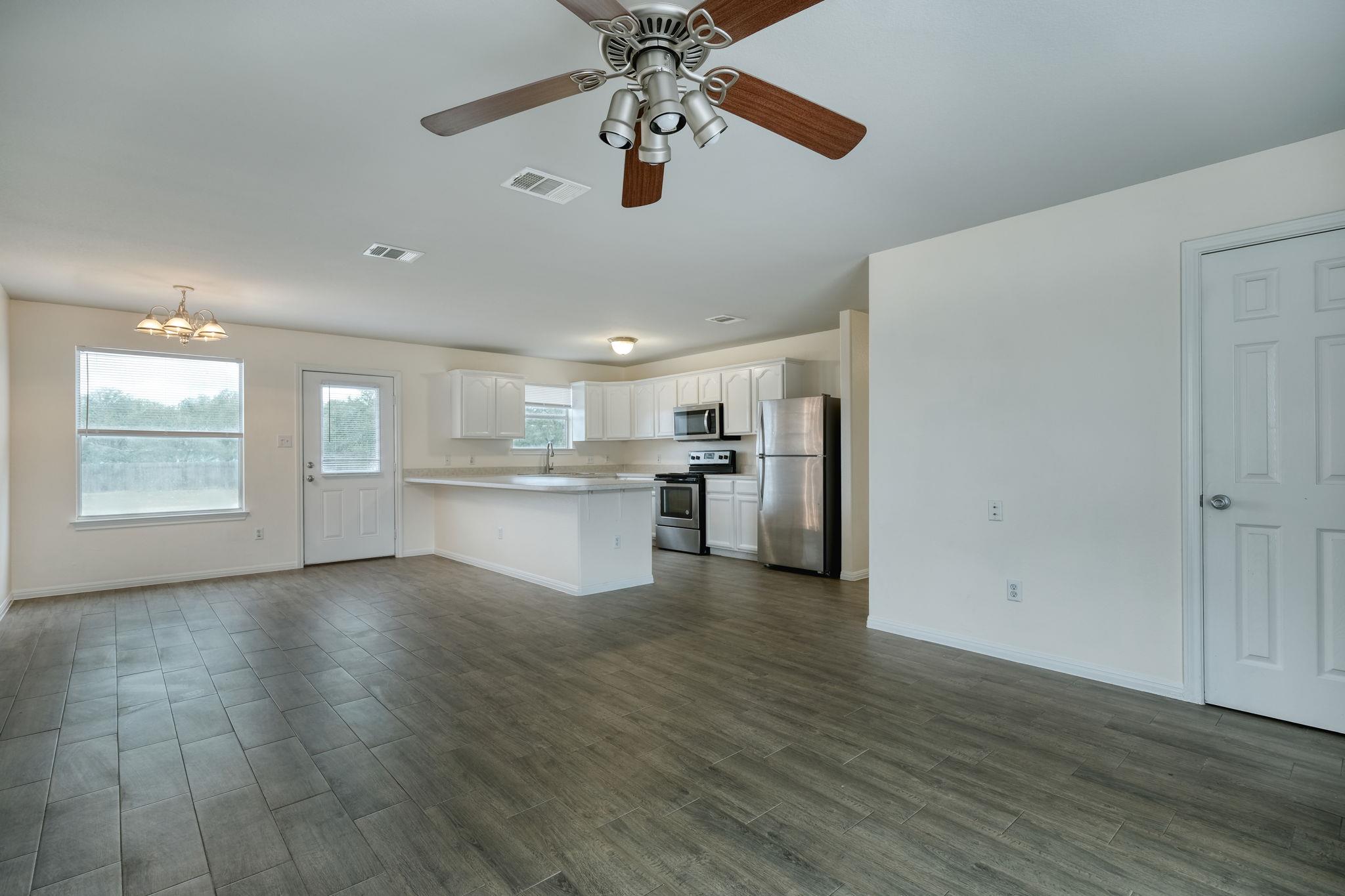 640 Fallen Oak DR — photo 3