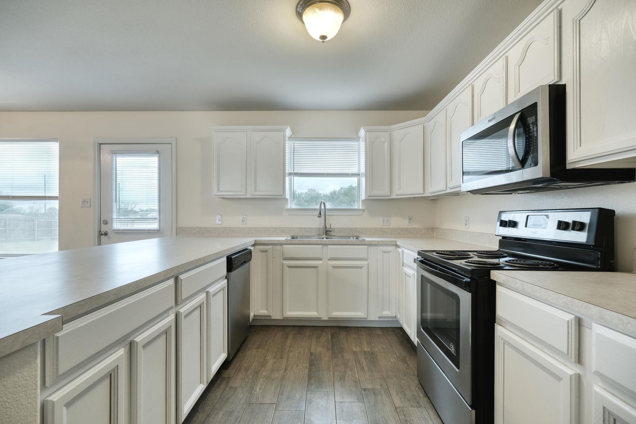 640 Fallen Oak DR — photo 5
