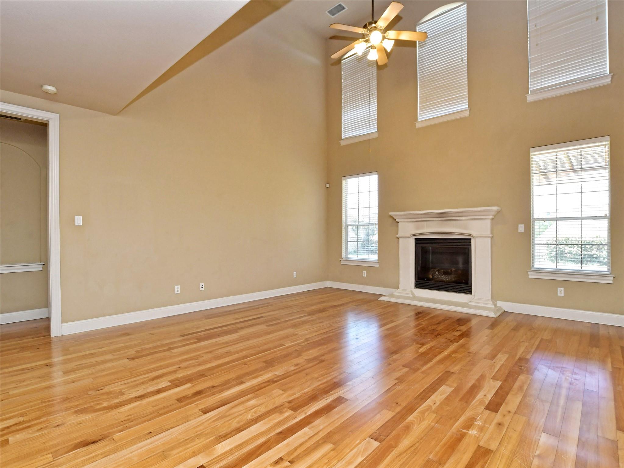 303 Hensley DR — photo 3