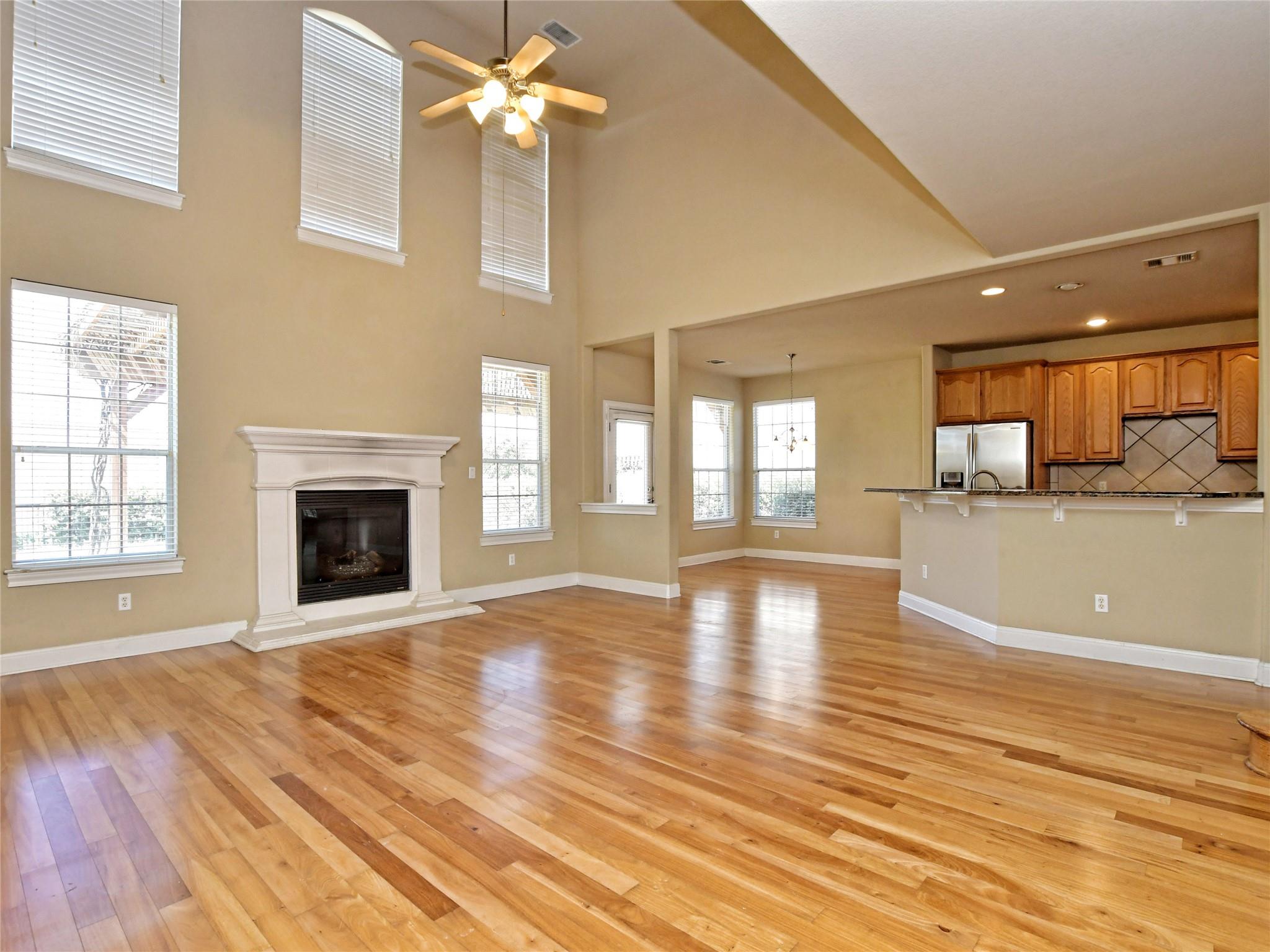 303 Hensley DR — photo 4