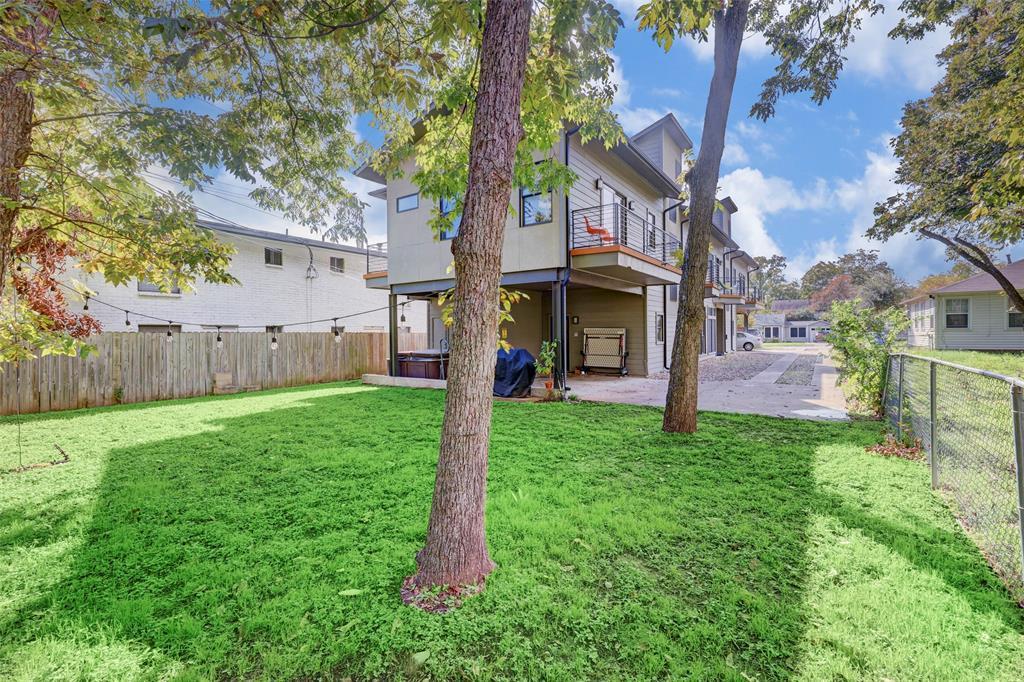 602 N Loop BLVD #B — photo 3