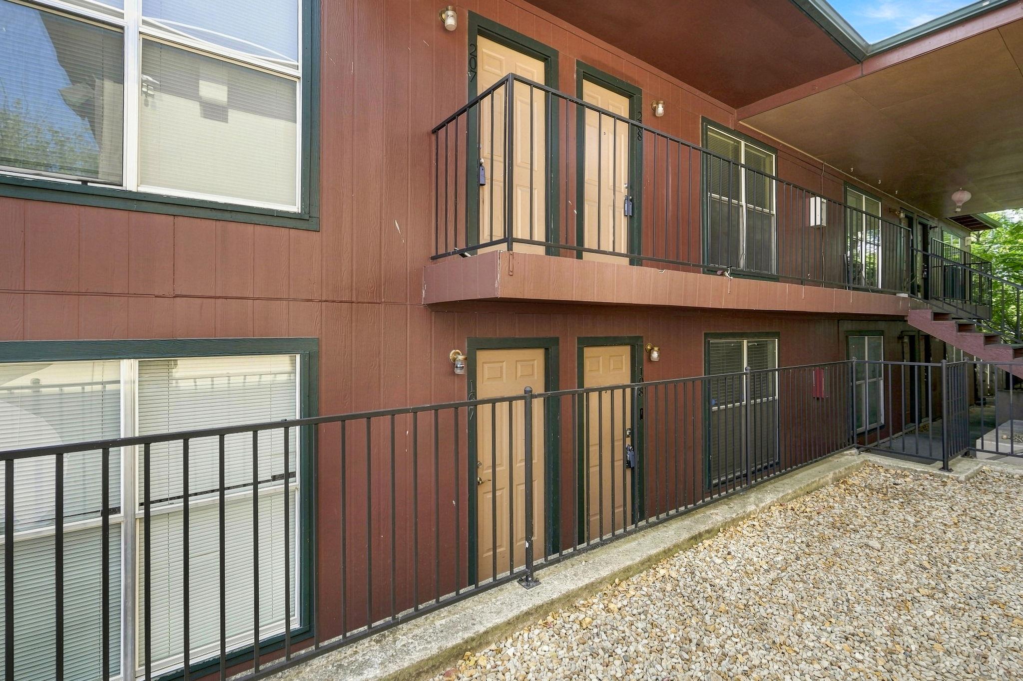 2319 Greenfield PKWY #208 — photo 4