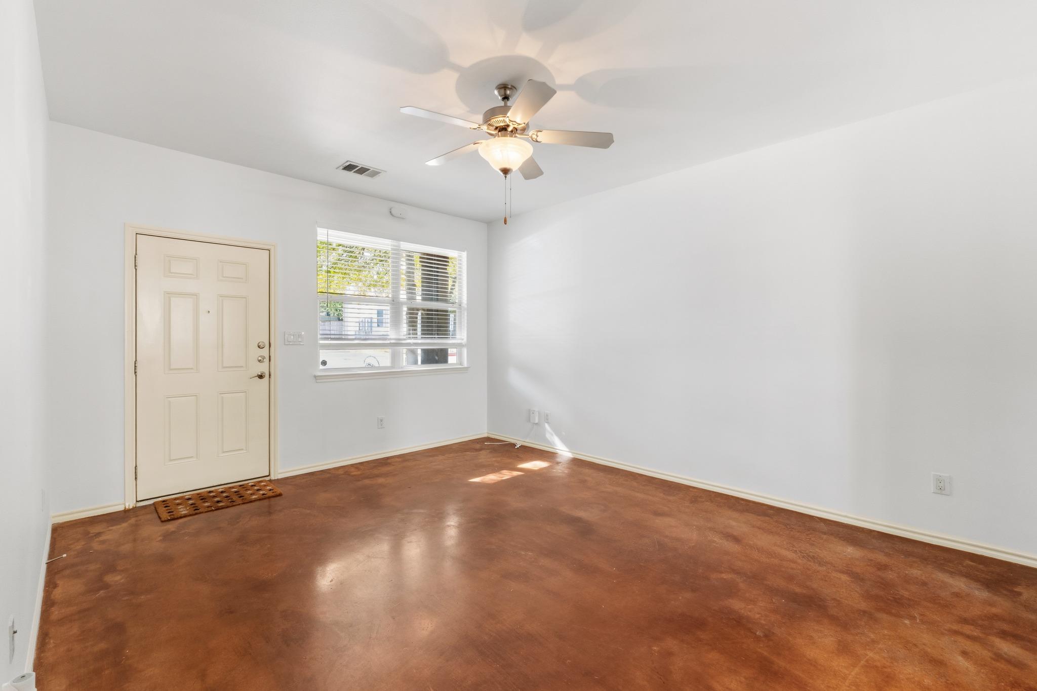 512 Eberhart LN #1905 — photo 3