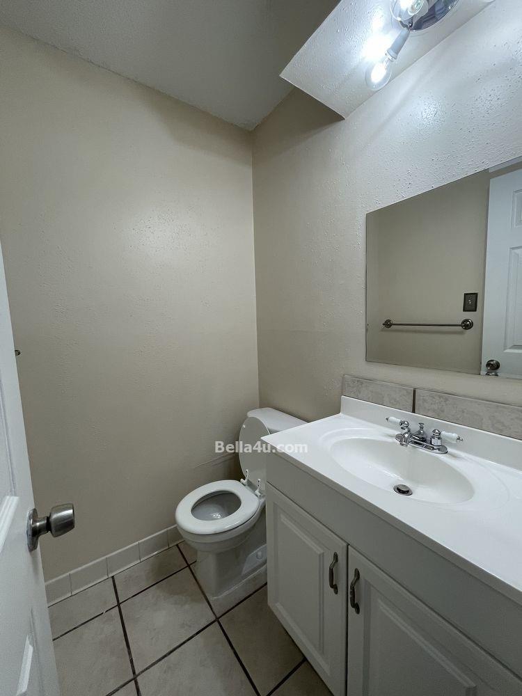 512 Eberhart LN #605 — photo 5