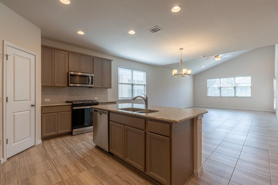 205 Falkland Street — photo 3