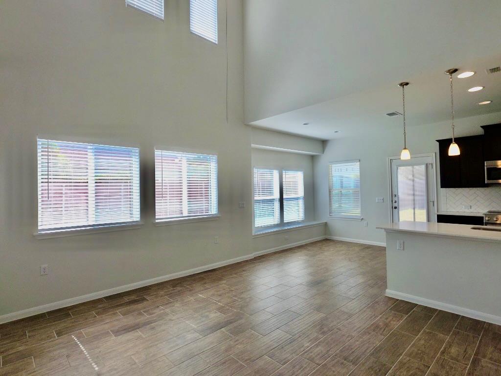 9900 Dalliance LN — photo 5
