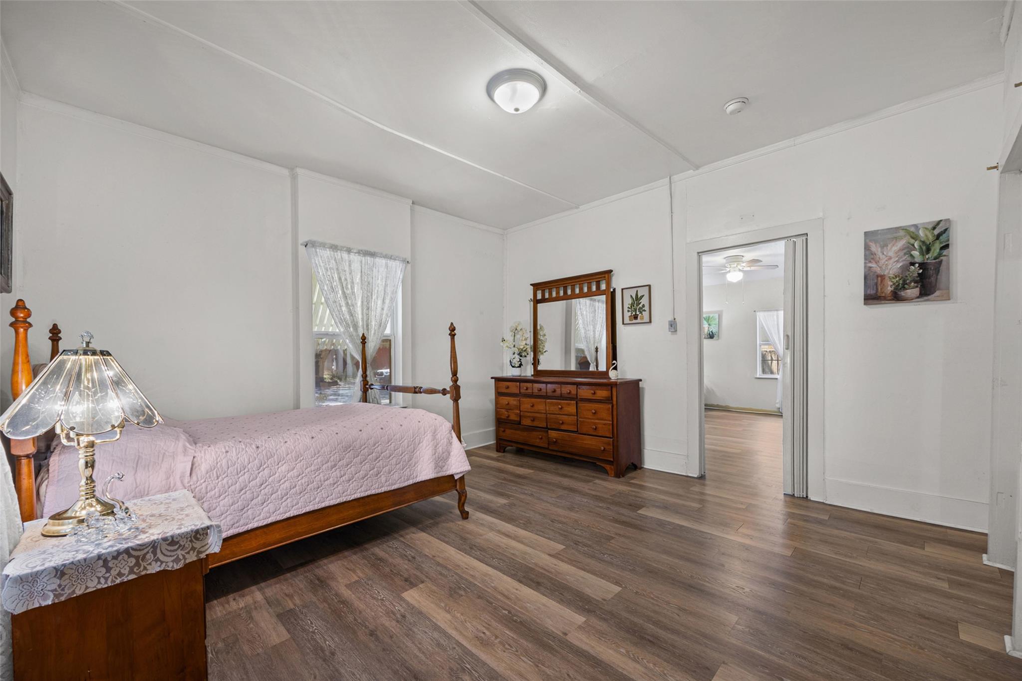 906 Elizabeth ST — photo 3