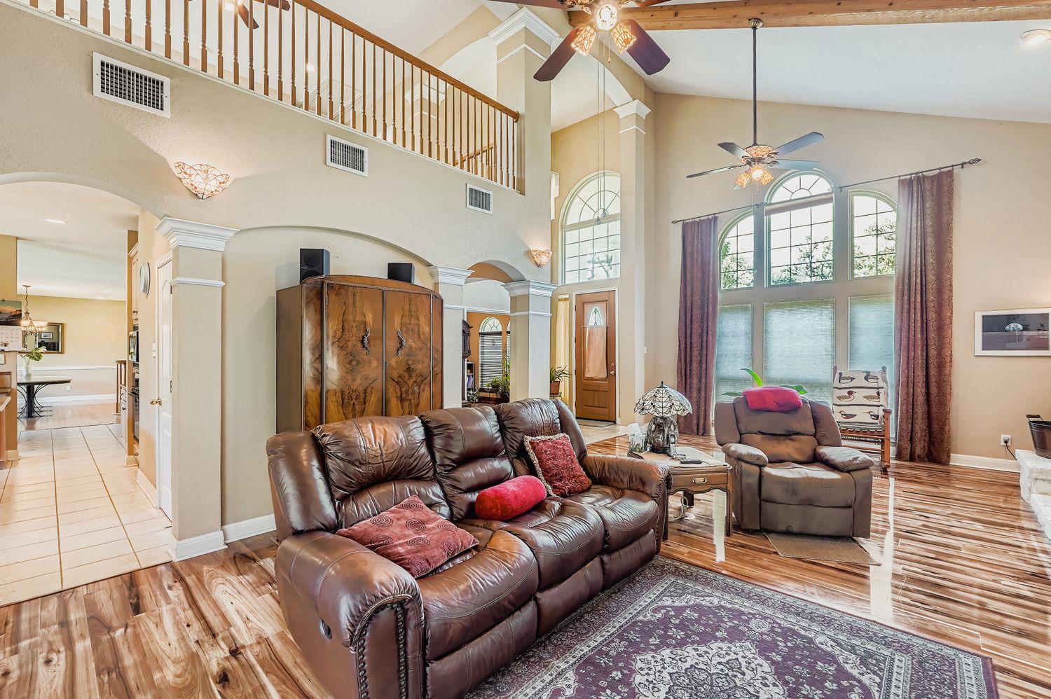 900 Wayside Drive — photo 3